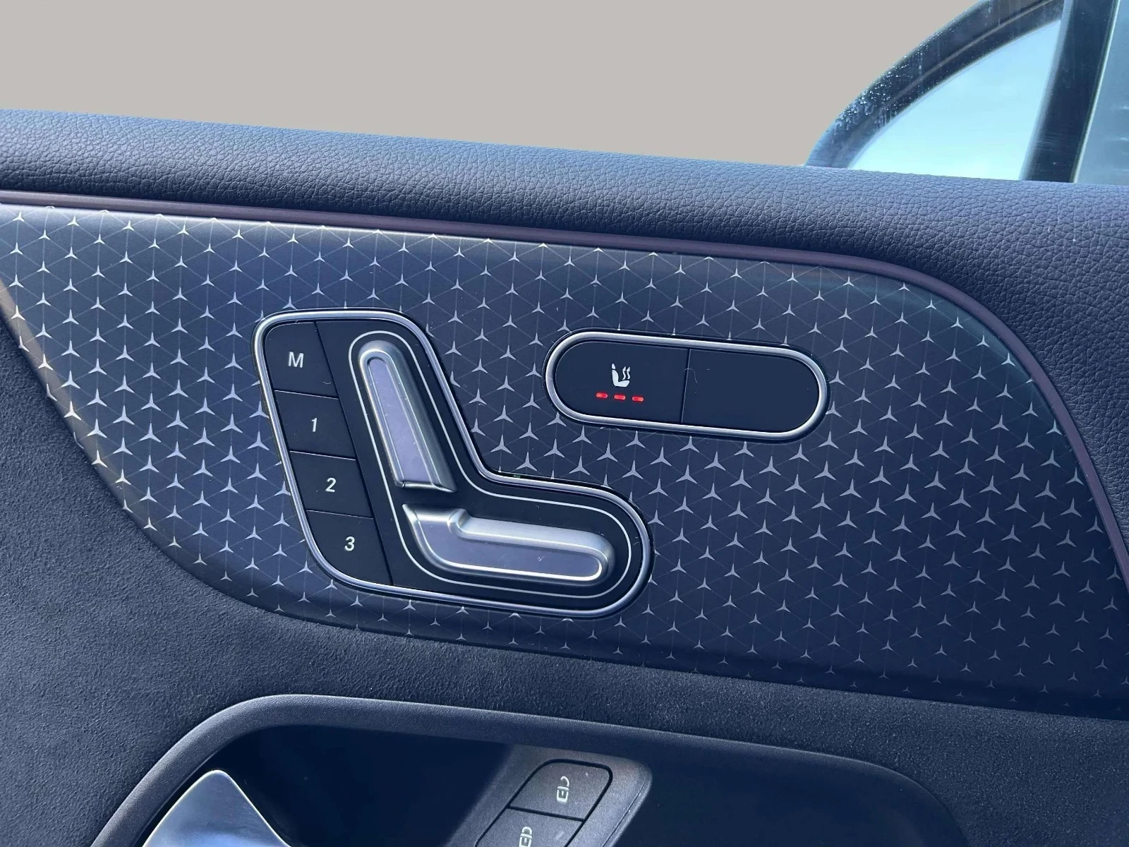 Mercedes-Benz-EQB-image-10