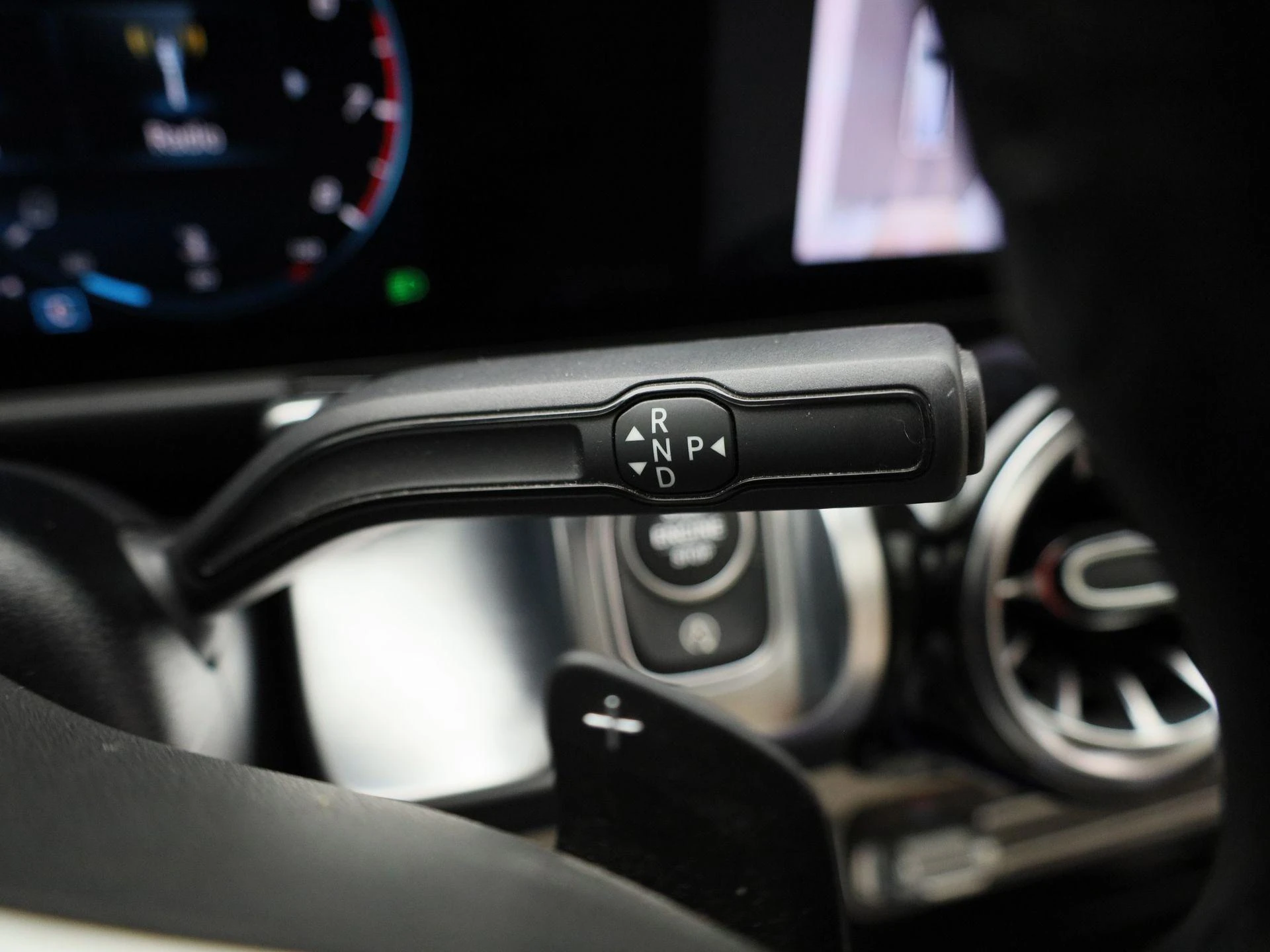 Mercedes-Benz-GLB-image-21