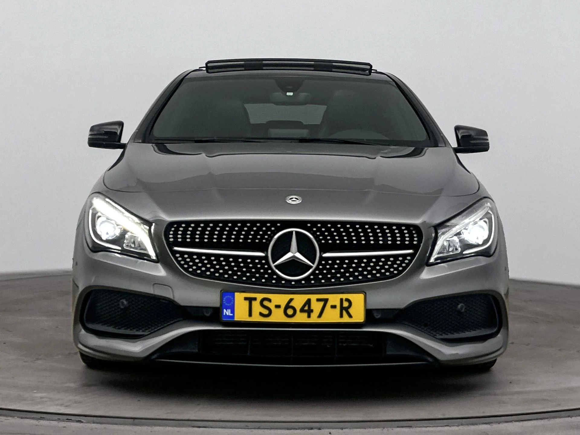 Mercedes-Benz-CLA-image-4