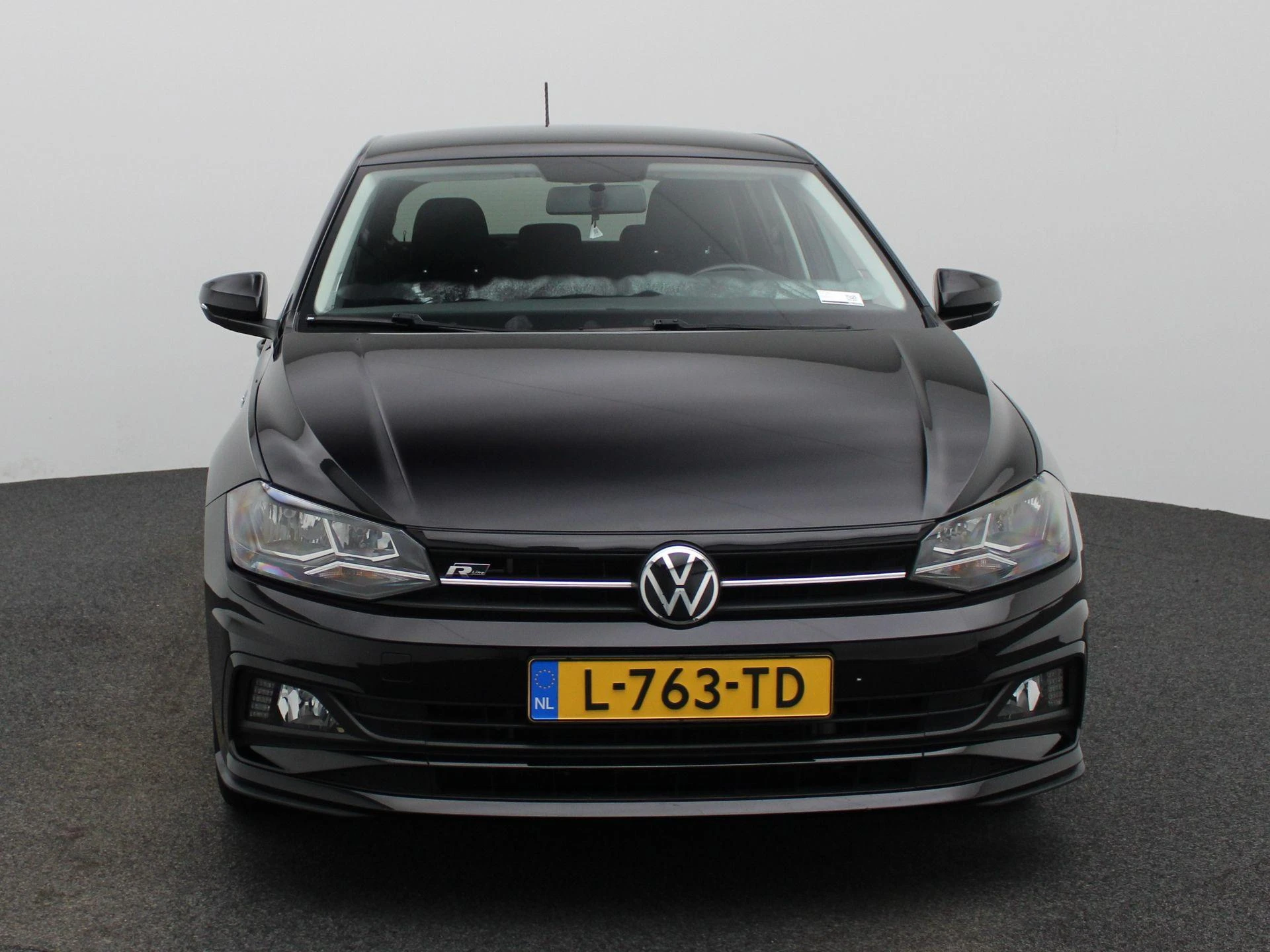 Volkswagen-Polo-image-2