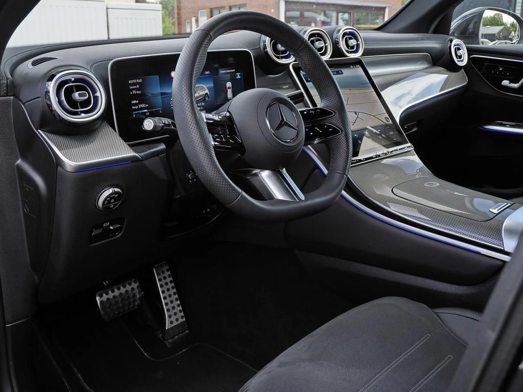 Mercedes-Benz-GLC 300 d-image-8