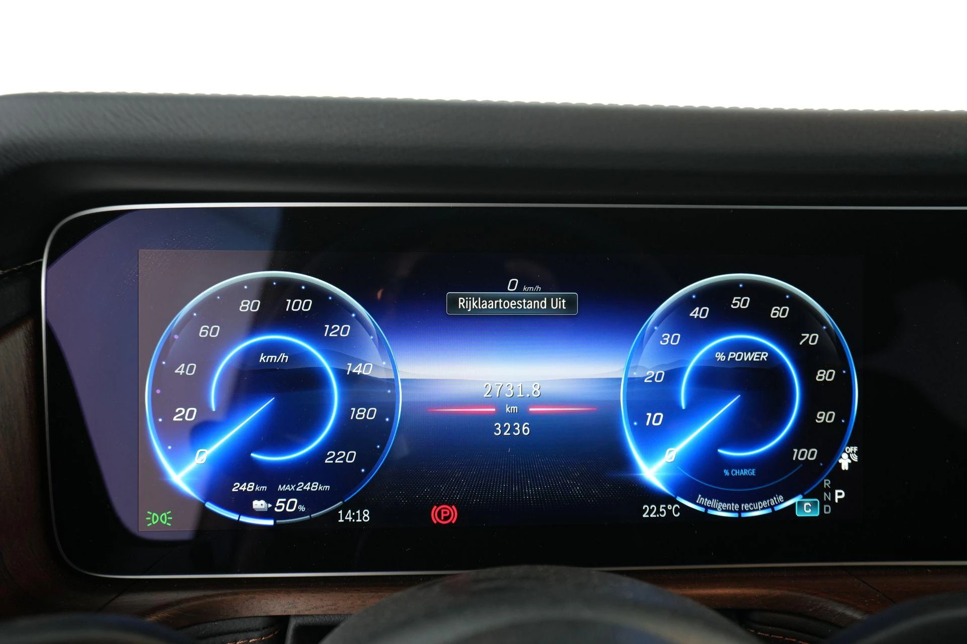 Mercedes-Benz-G-Klasse-image-13
