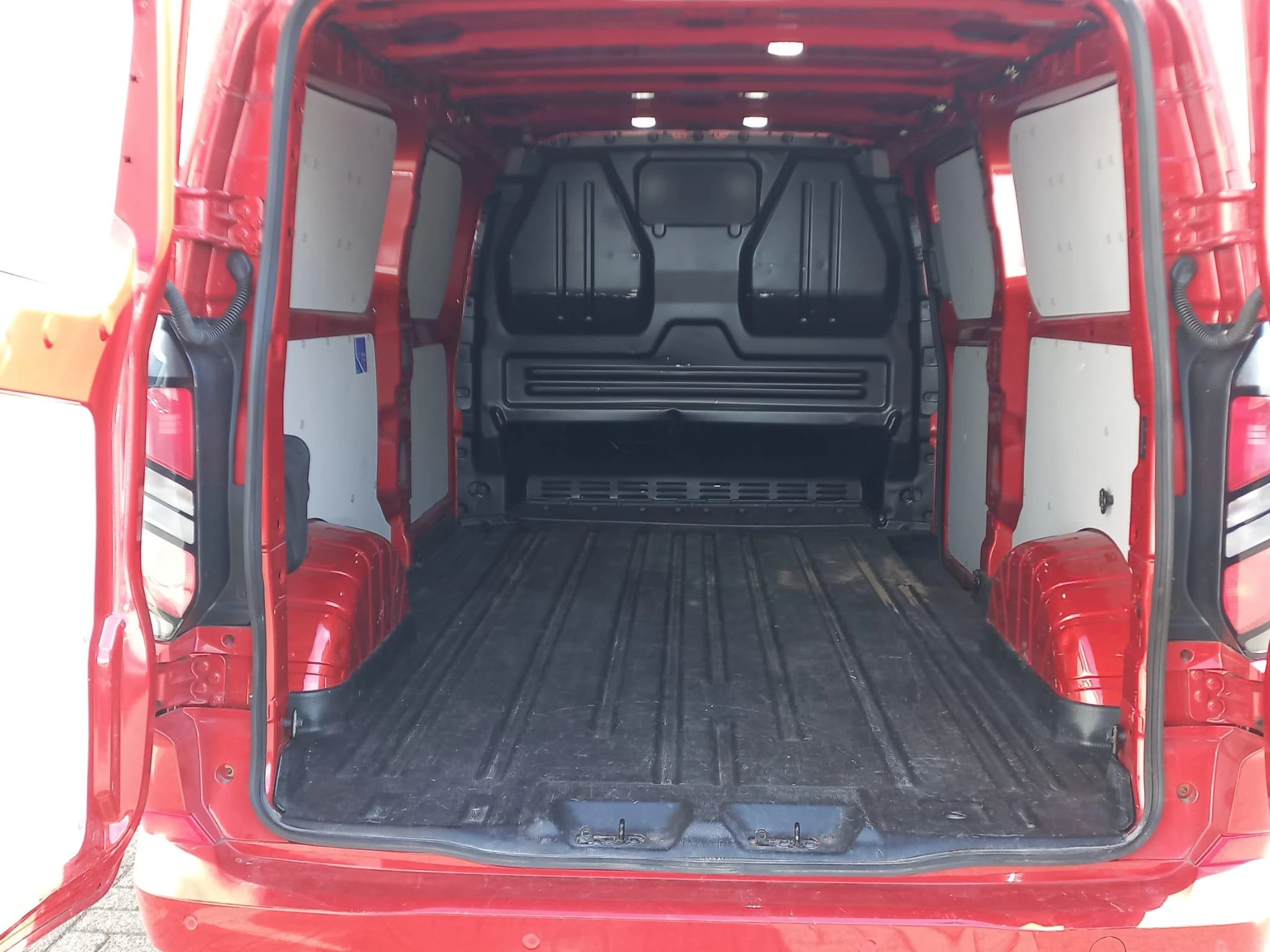 Ford-Transit Custom-image-4