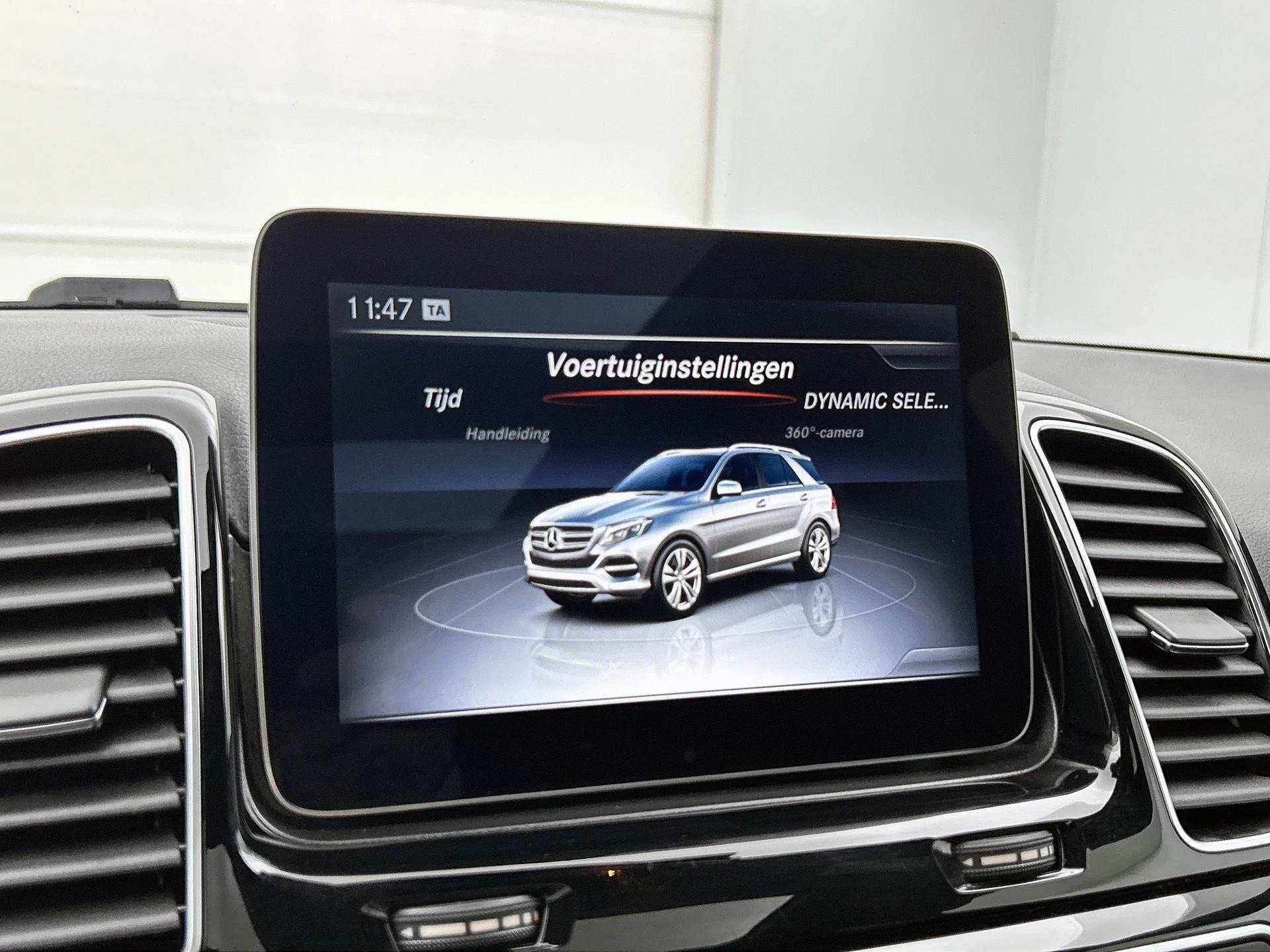 Mercedes-Benz-GLE-image-12
