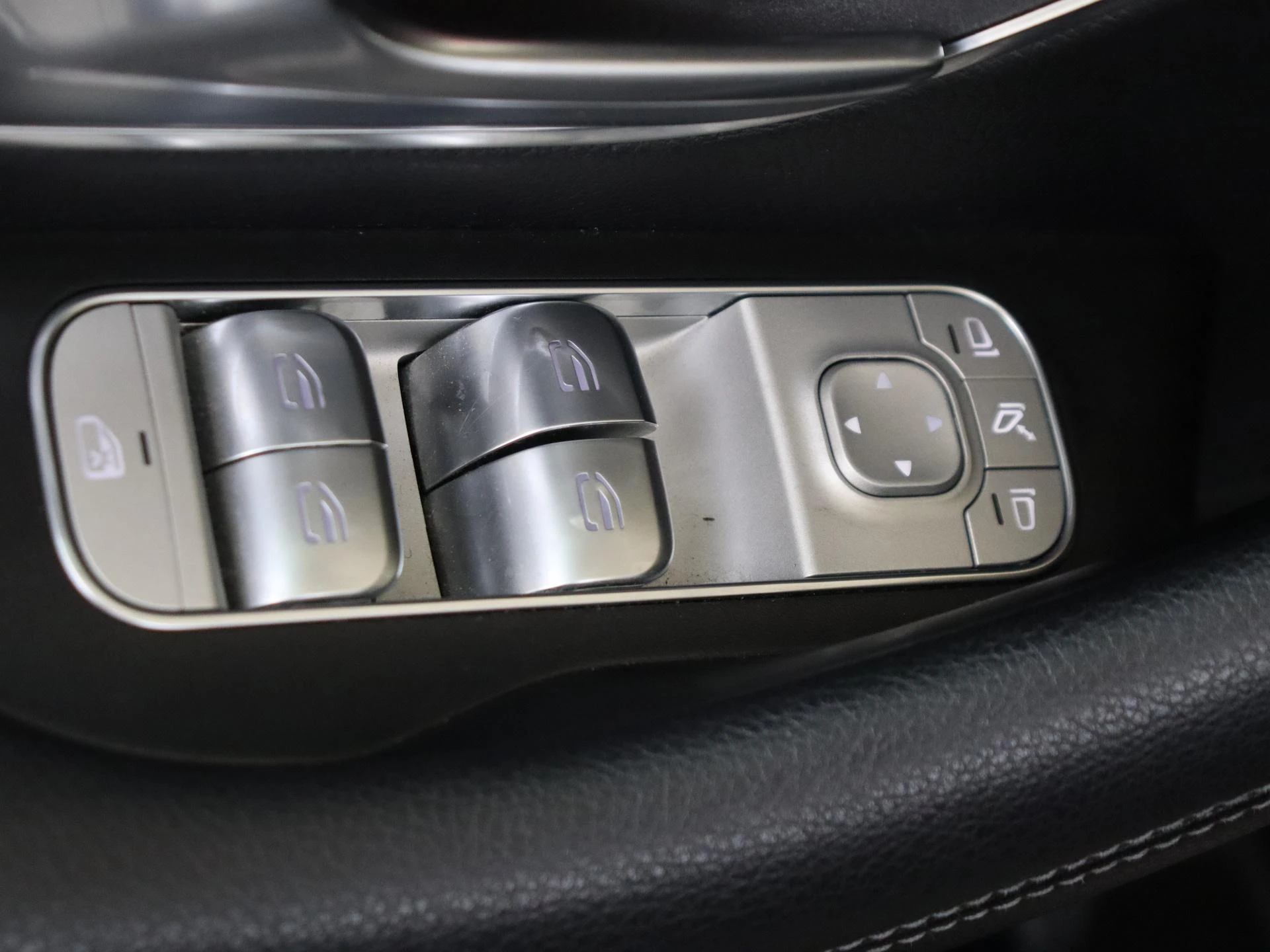 Mercedes-Benz-GLE-image-25