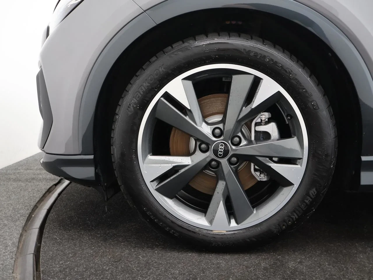 Audi Q4 e-tron Audi Q4 3X S LINE Corporate S 45 e-tron 286PK *AUTOMAAT*LEDER*PANODAK*TREKHAAK*SPORTZETELS*CAMERA*ACC*PDC*...*