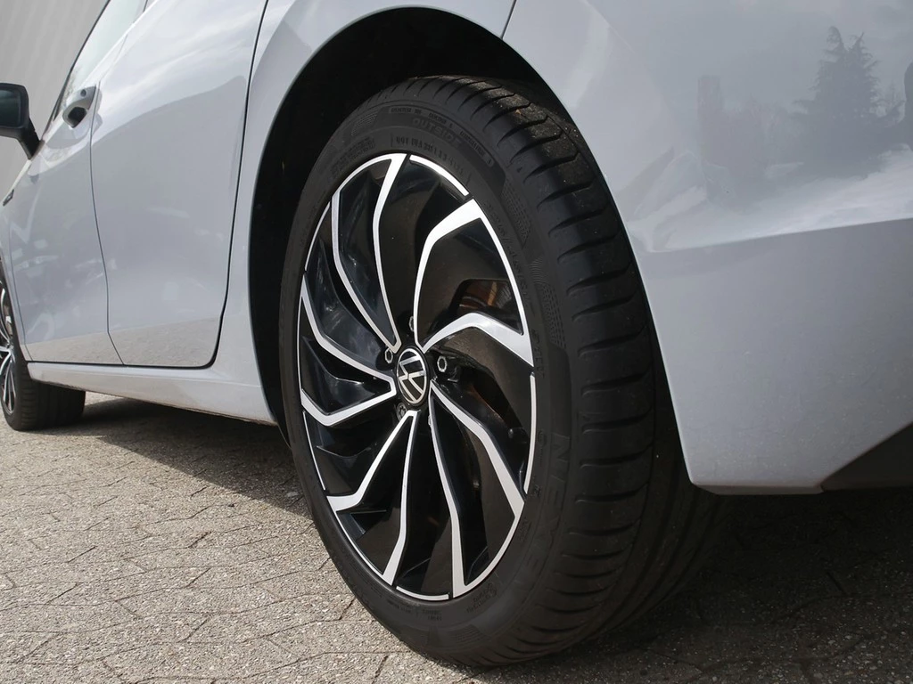 Volkswagen Golf 1.5 TSI DSG Style eTSI
