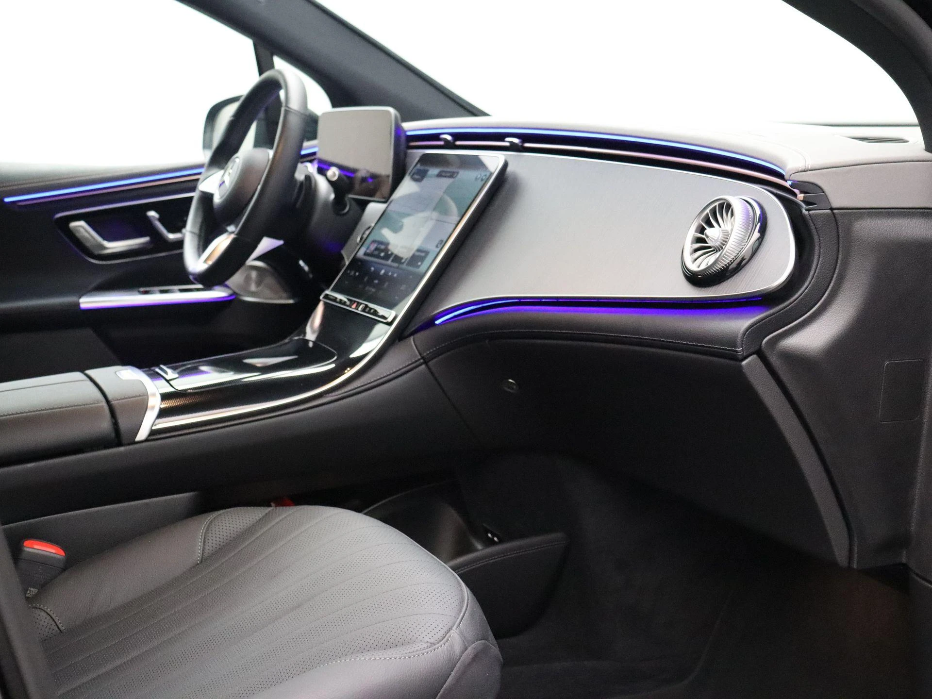 Mercedes-Benz-EQE-image-20