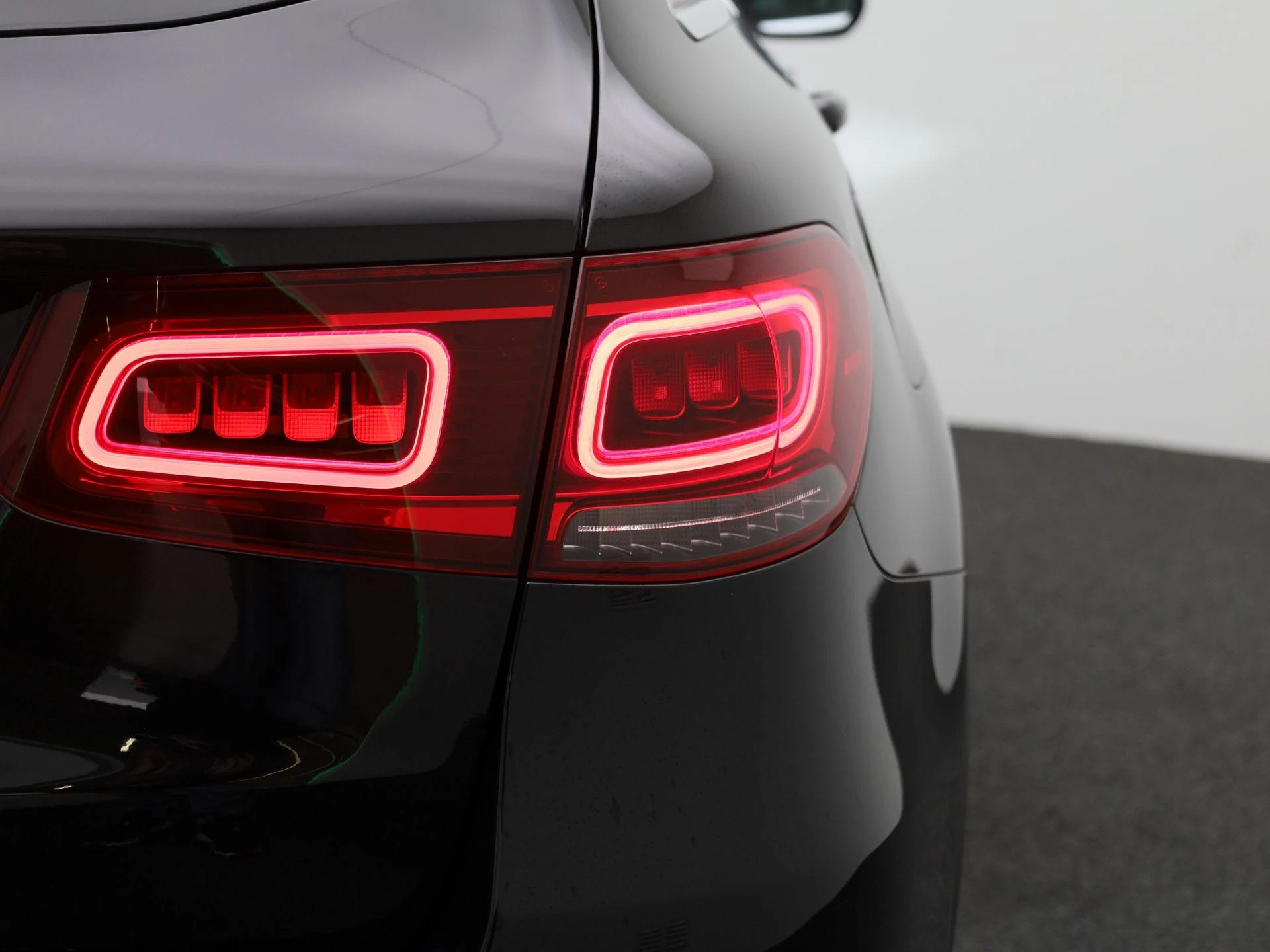 Mercedes-Benz-GLC-image-39