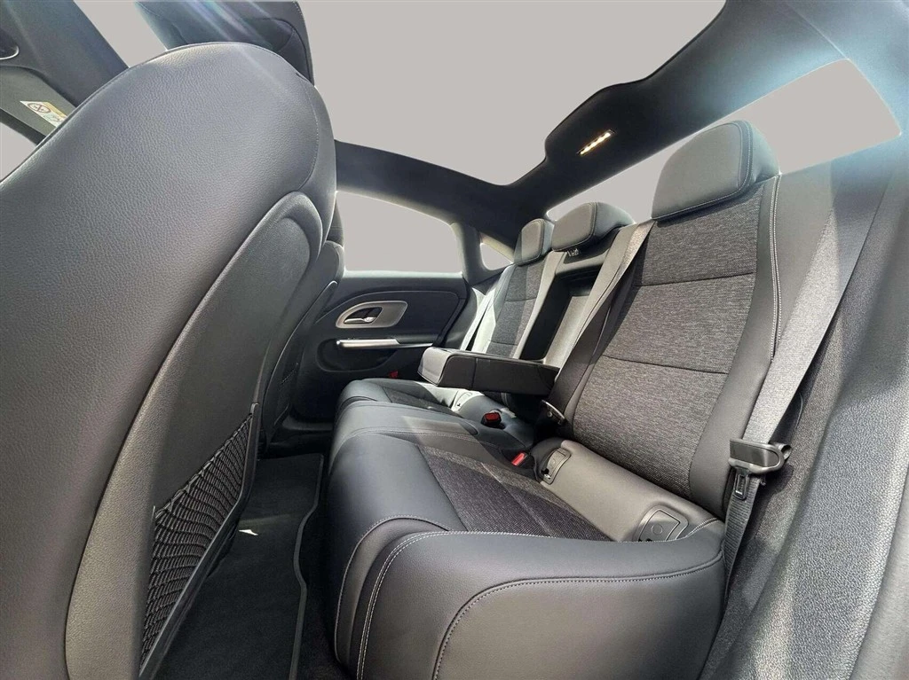 Mercedes-Benz-CLA-image-18