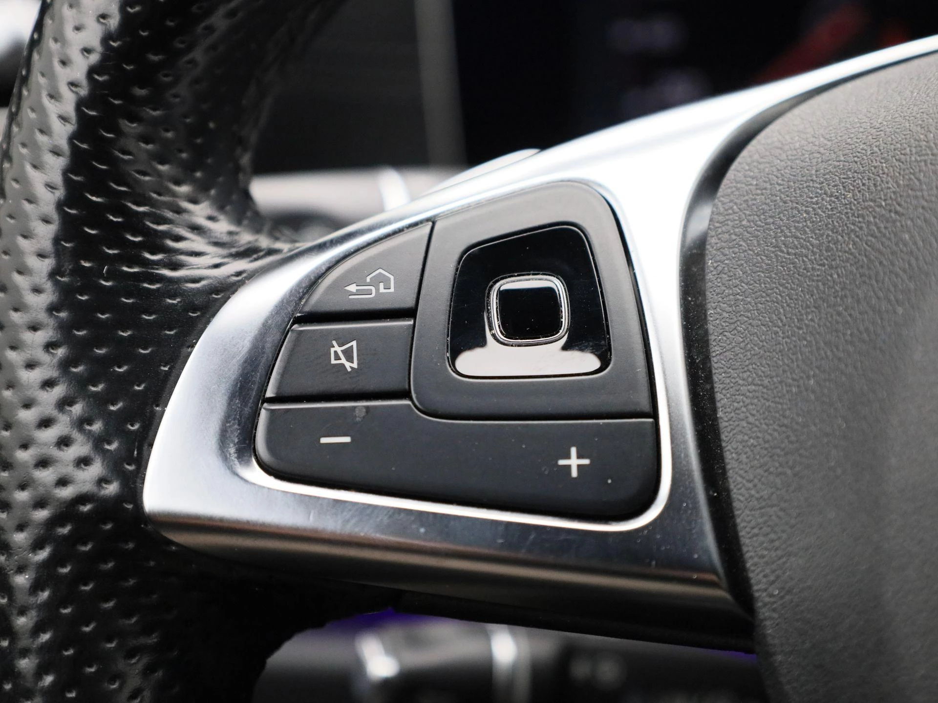 Mercedes-Benz-E-Klasse-image-18