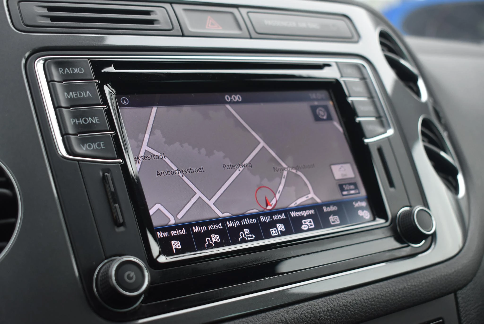 Volkswagen-Tiguan-image-26