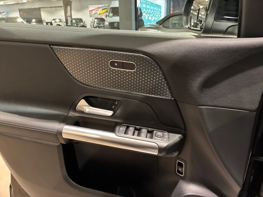 Mercedes-Benz-GLA 200 d-image-8