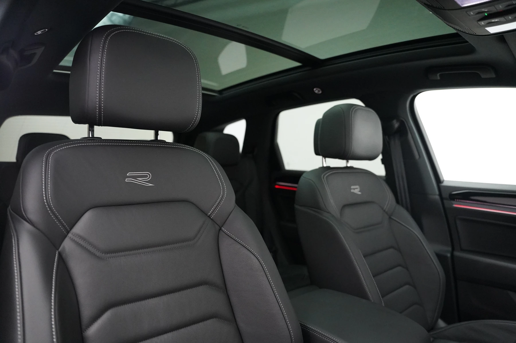 Volkswagen-Touareg-image-9
