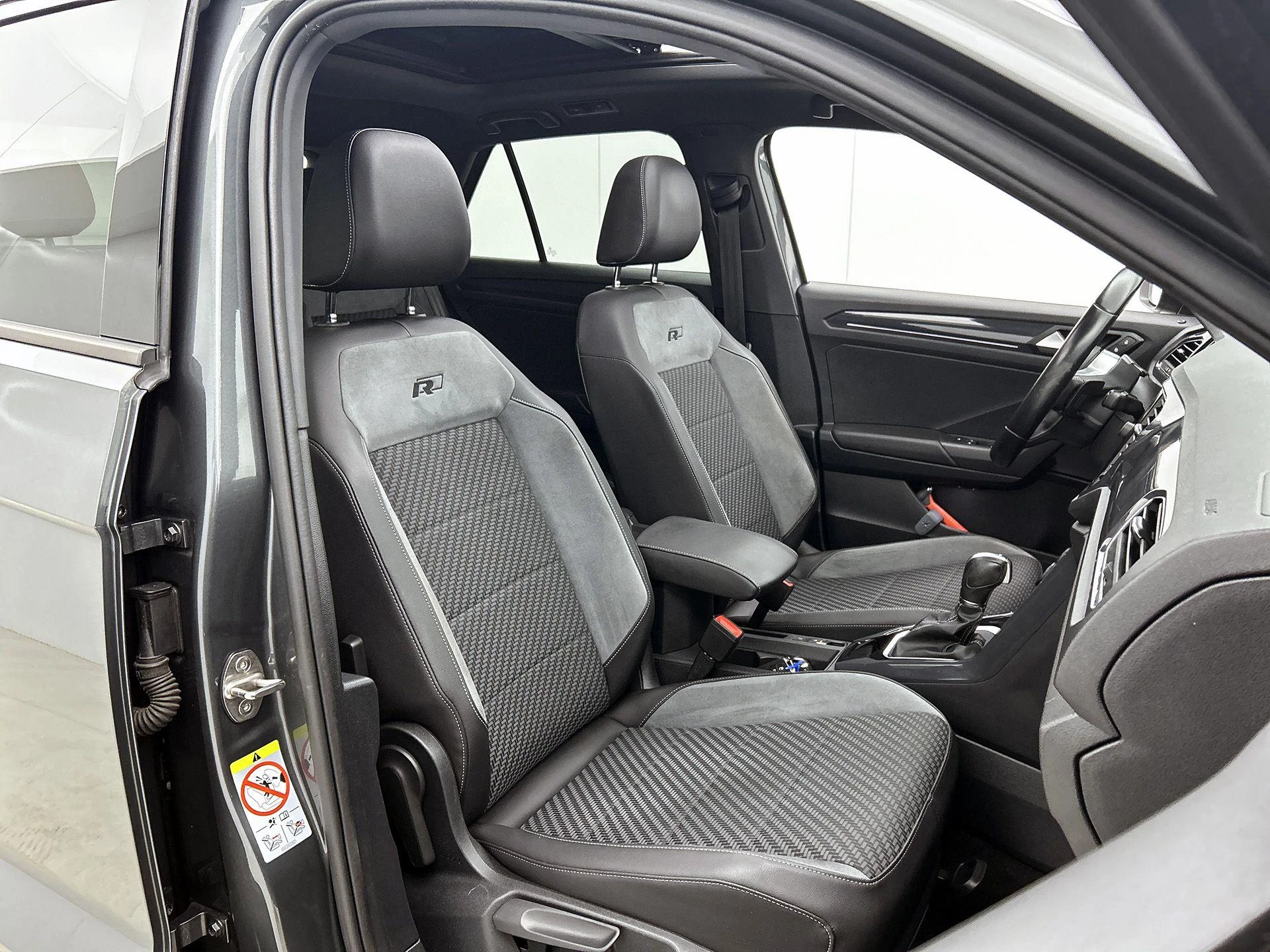 Volkswagen-T-Roc-image-37