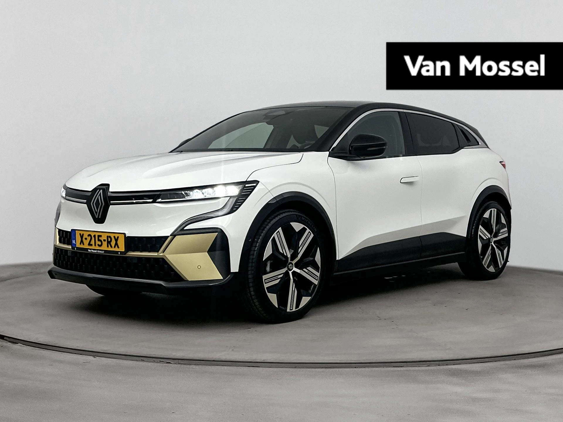 Renault-Megane E-Tech-image-0