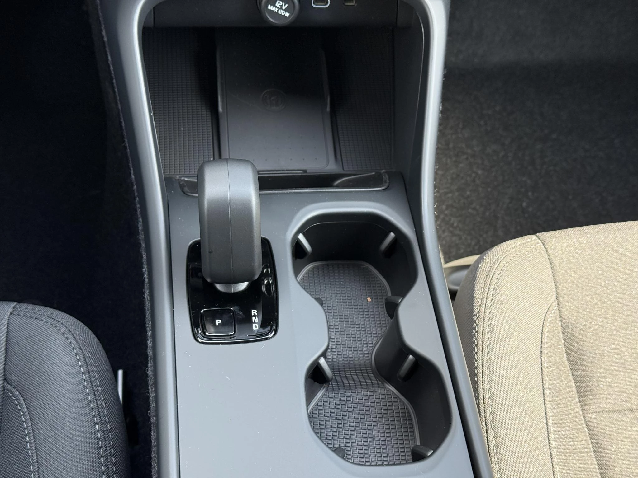 Volvo-EX40-image-17