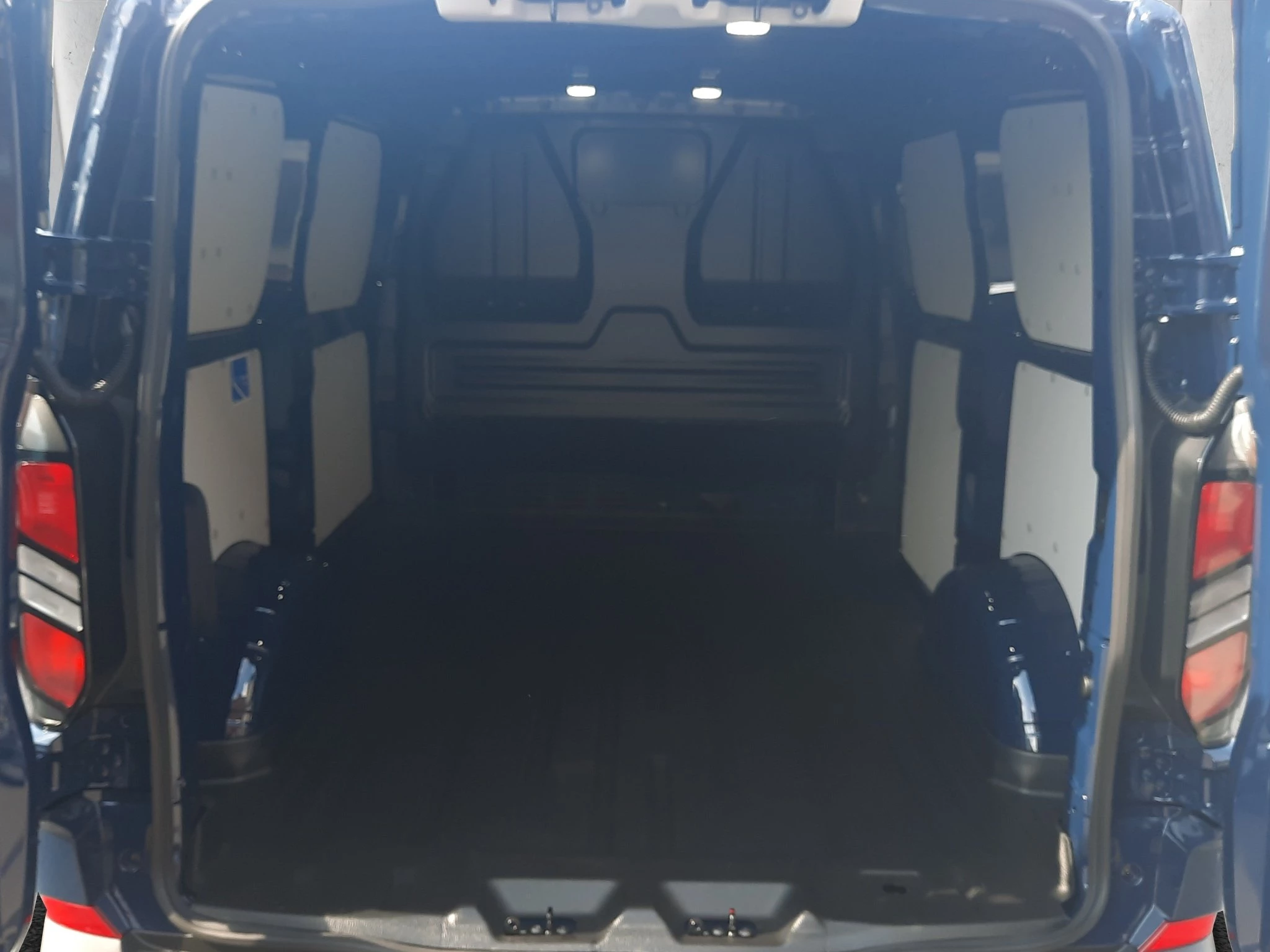 Ford-Transit Custom-image-16
