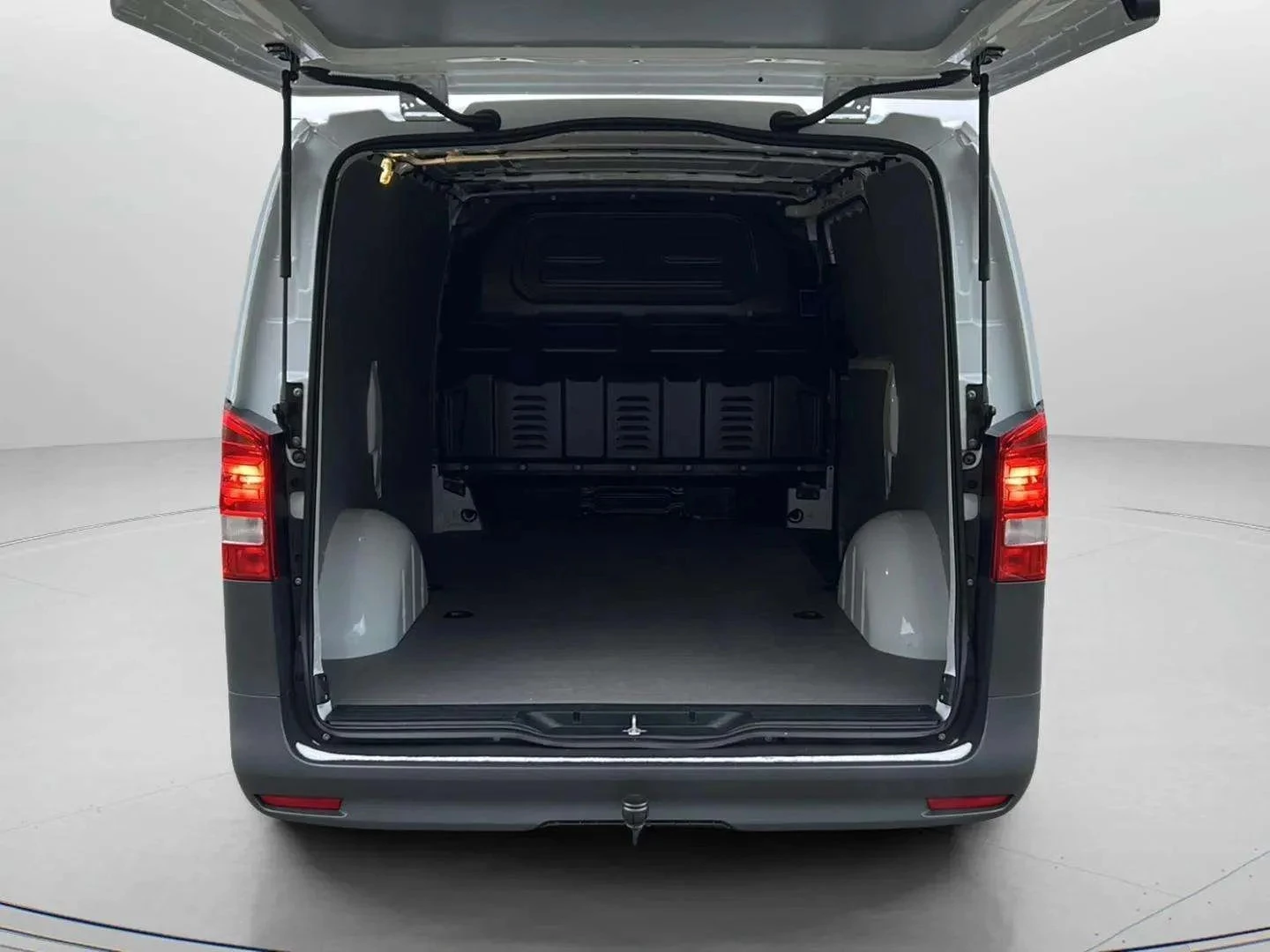 Mercedes-Benz-Vito-image-8