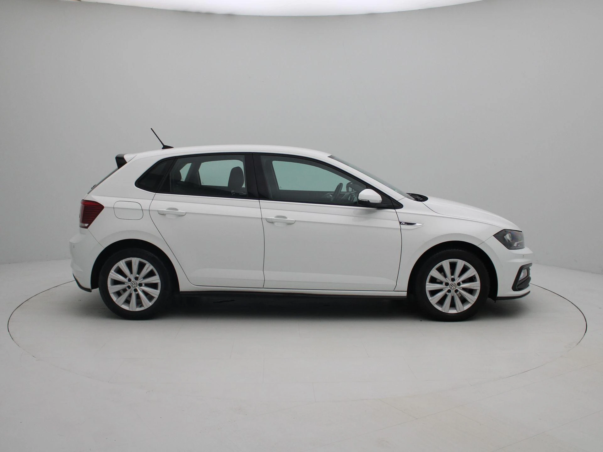 Volkswagen-Polo-image-5