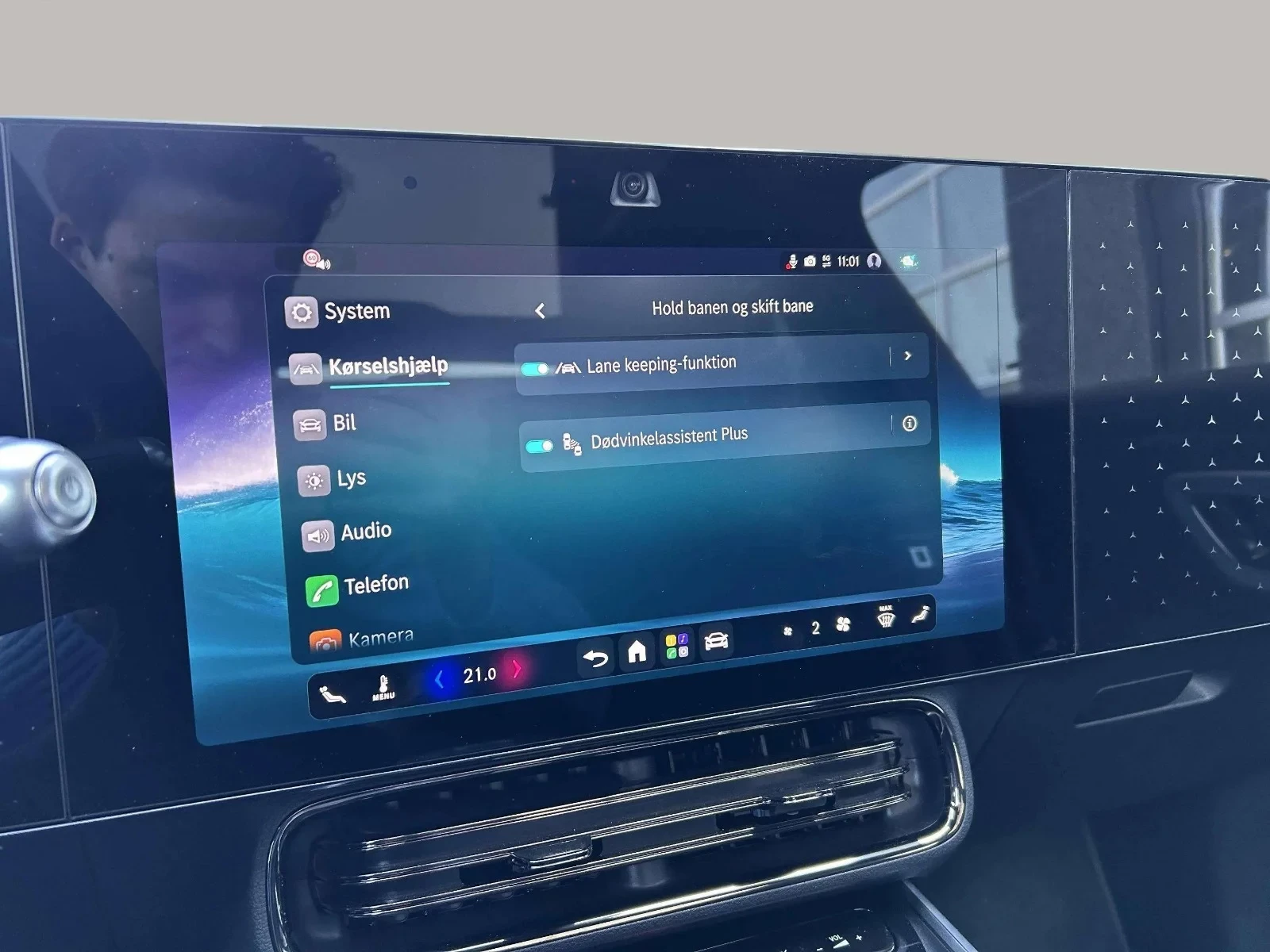 Mercedes-Benz-CLA-image-17