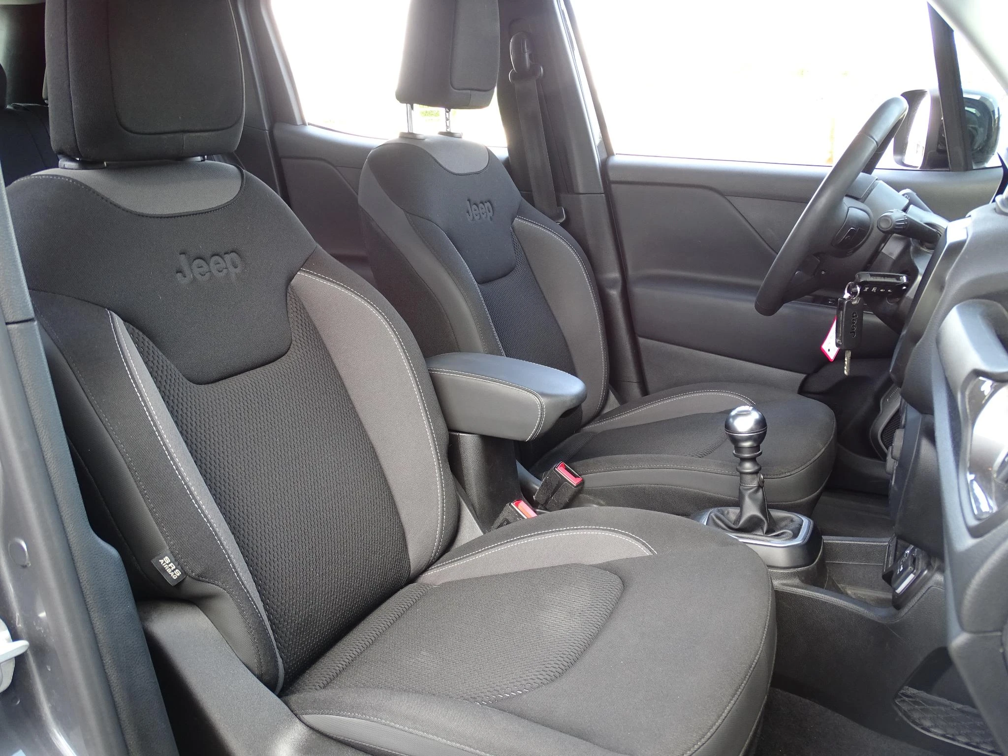 Jeep-Renegade-image-11