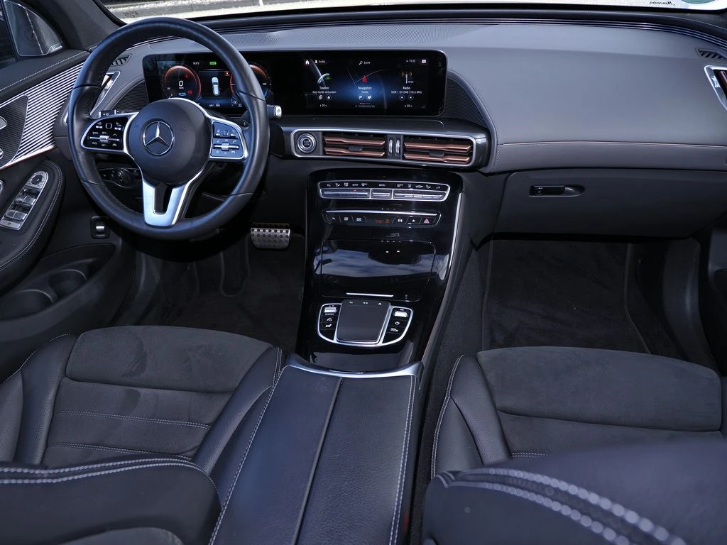 Mercedes-Benz-EQC 400-image-12