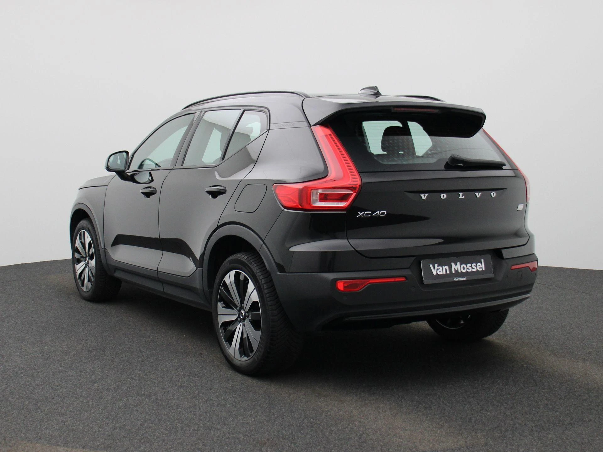 Volvo-XC40-image-1