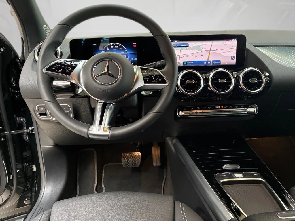 Mercedes-Benz-GLA 200 d-image-10