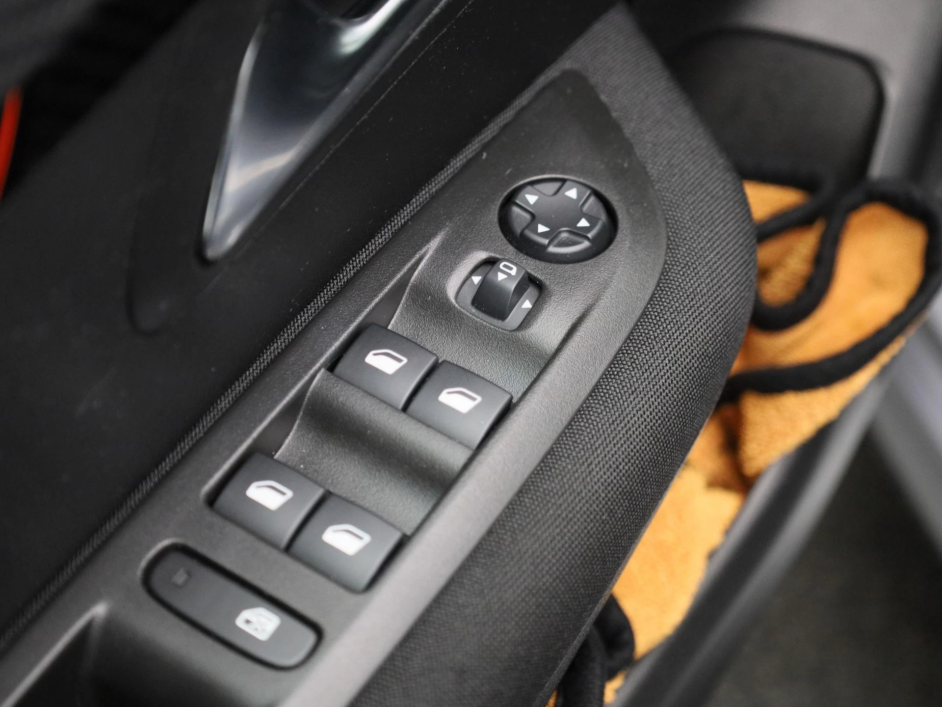 Peugeot-208-image-25