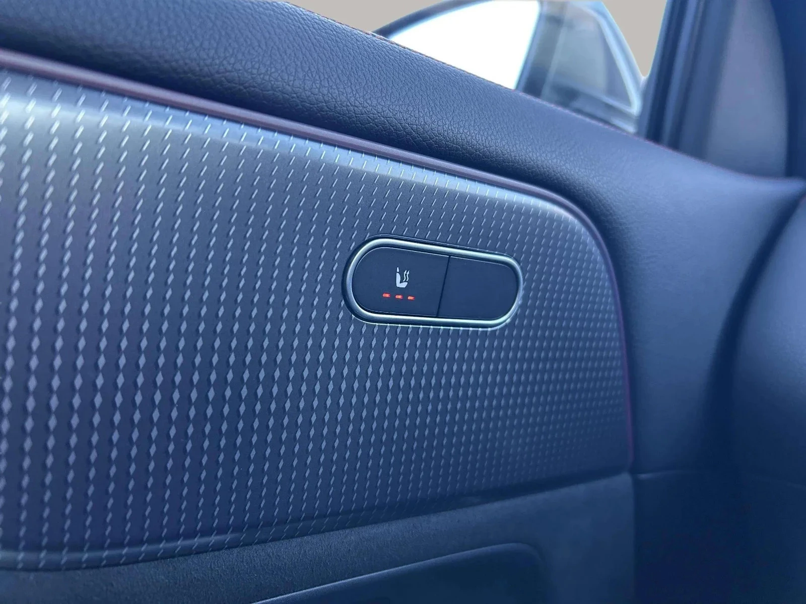 Mercedes-Benz-EQA-image-11
