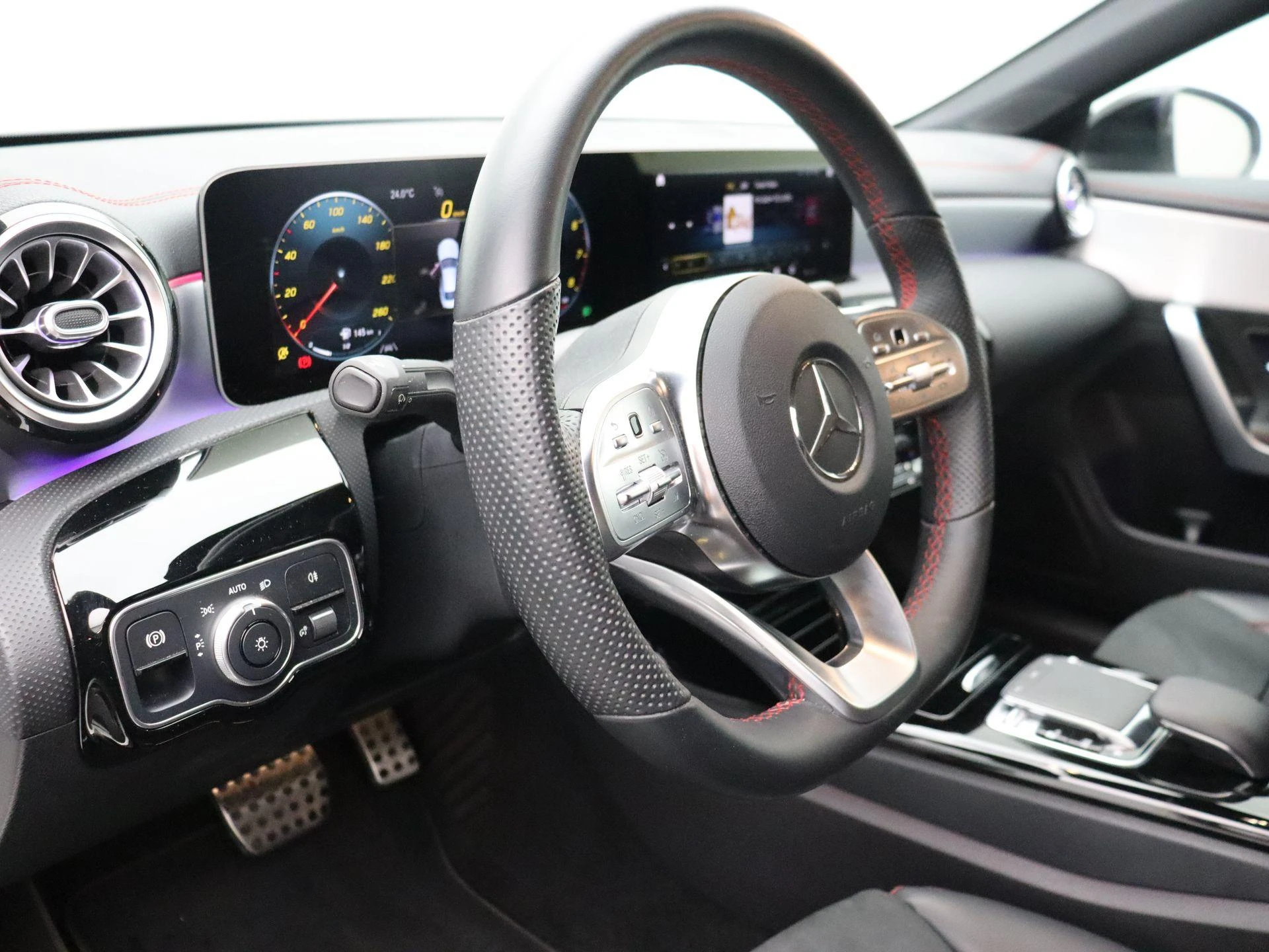 Mercedes-Benz-CLA-image-8