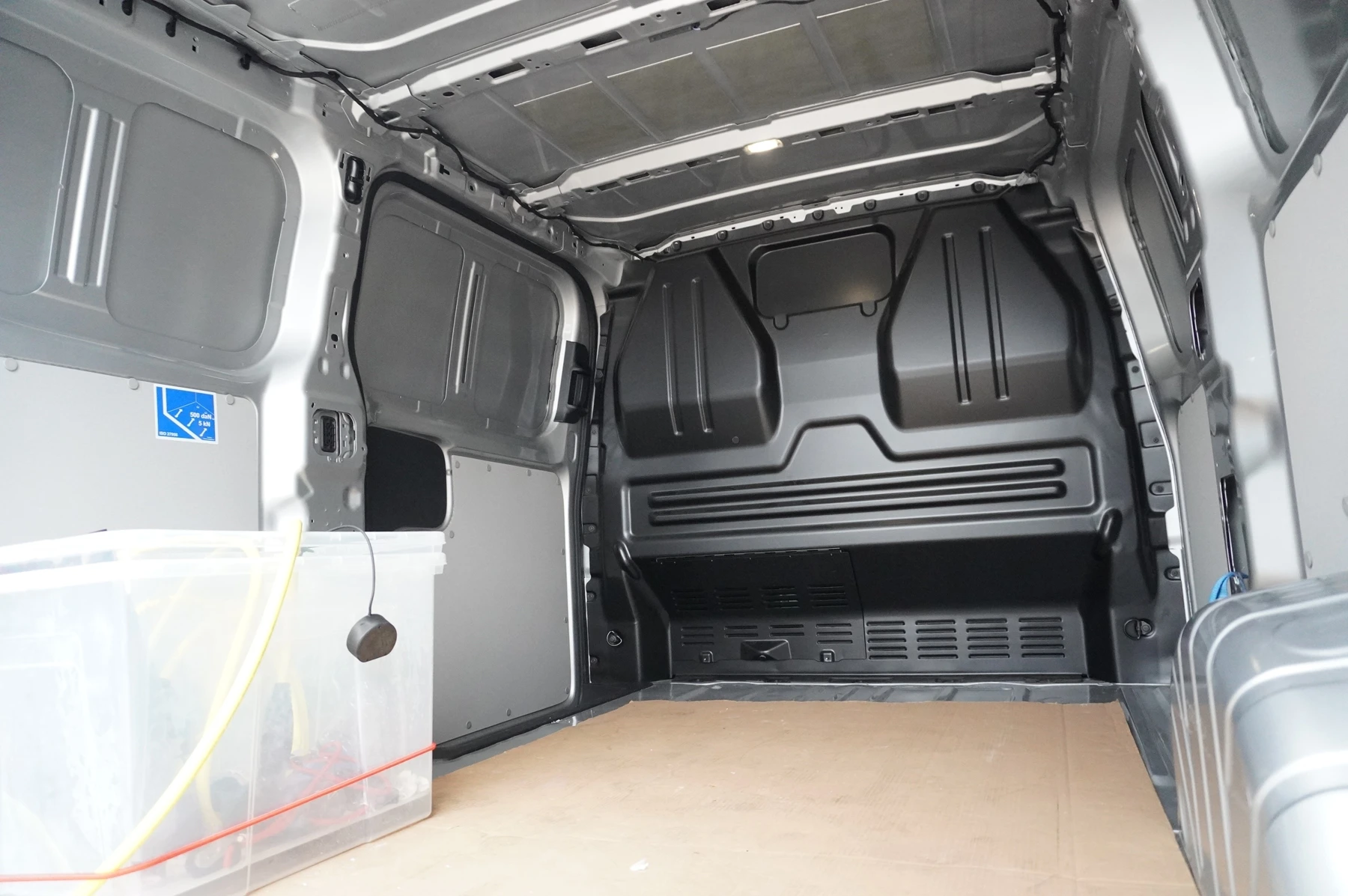 Volkswagen-Transporter-image-13