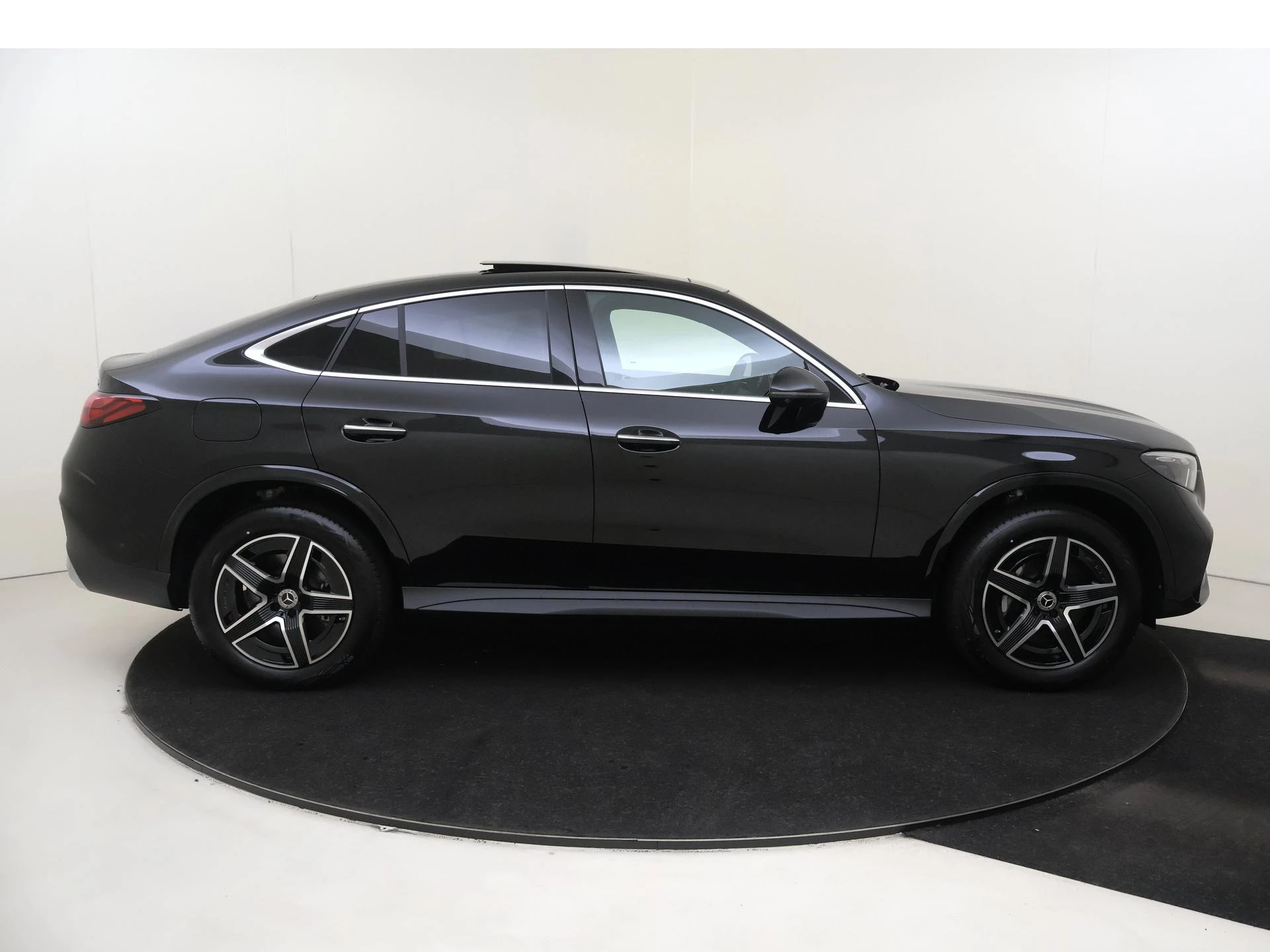 Mercedes-Benz-GLC-image-8