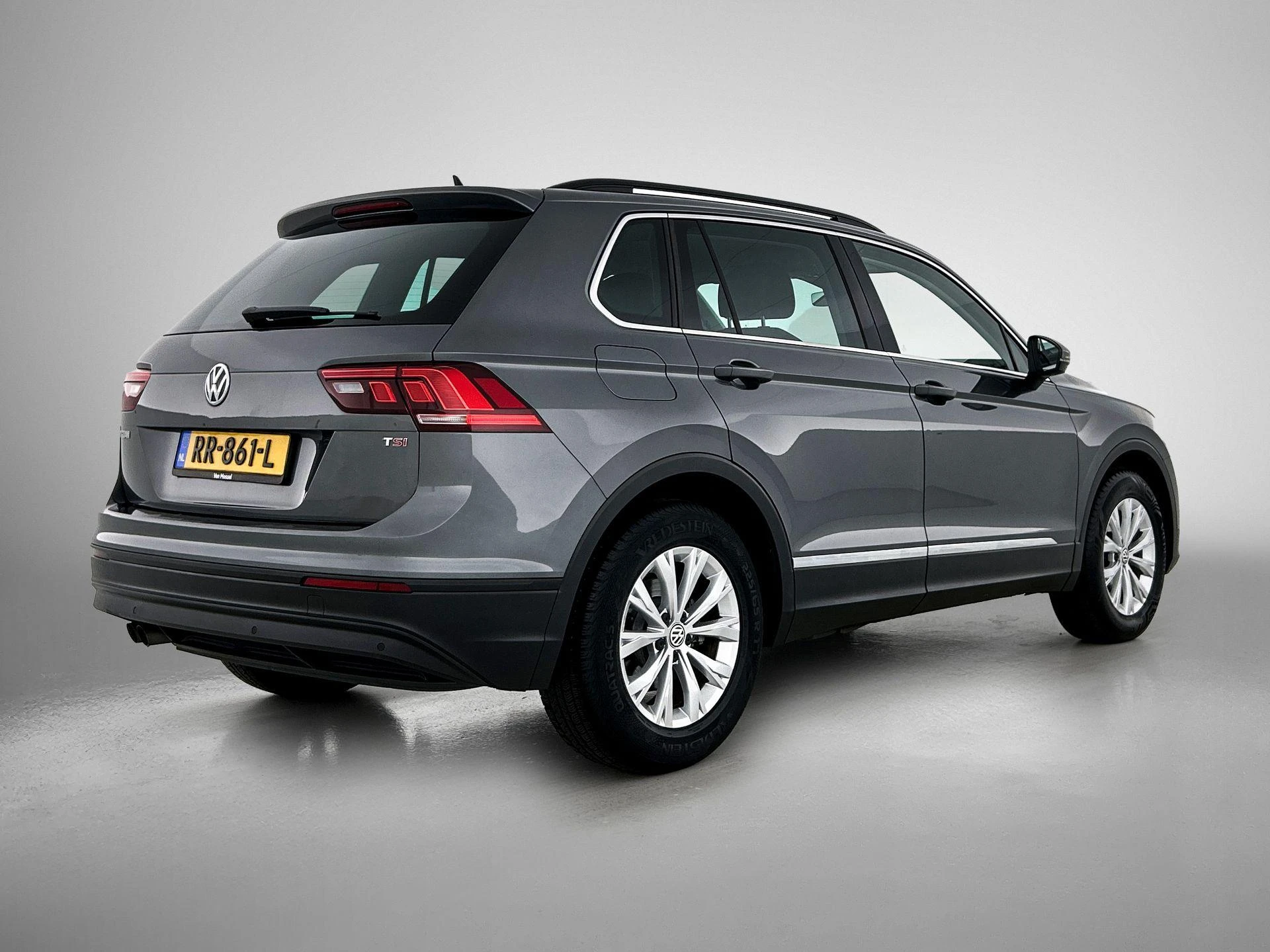 Volkswagen-Tiguan-image-3