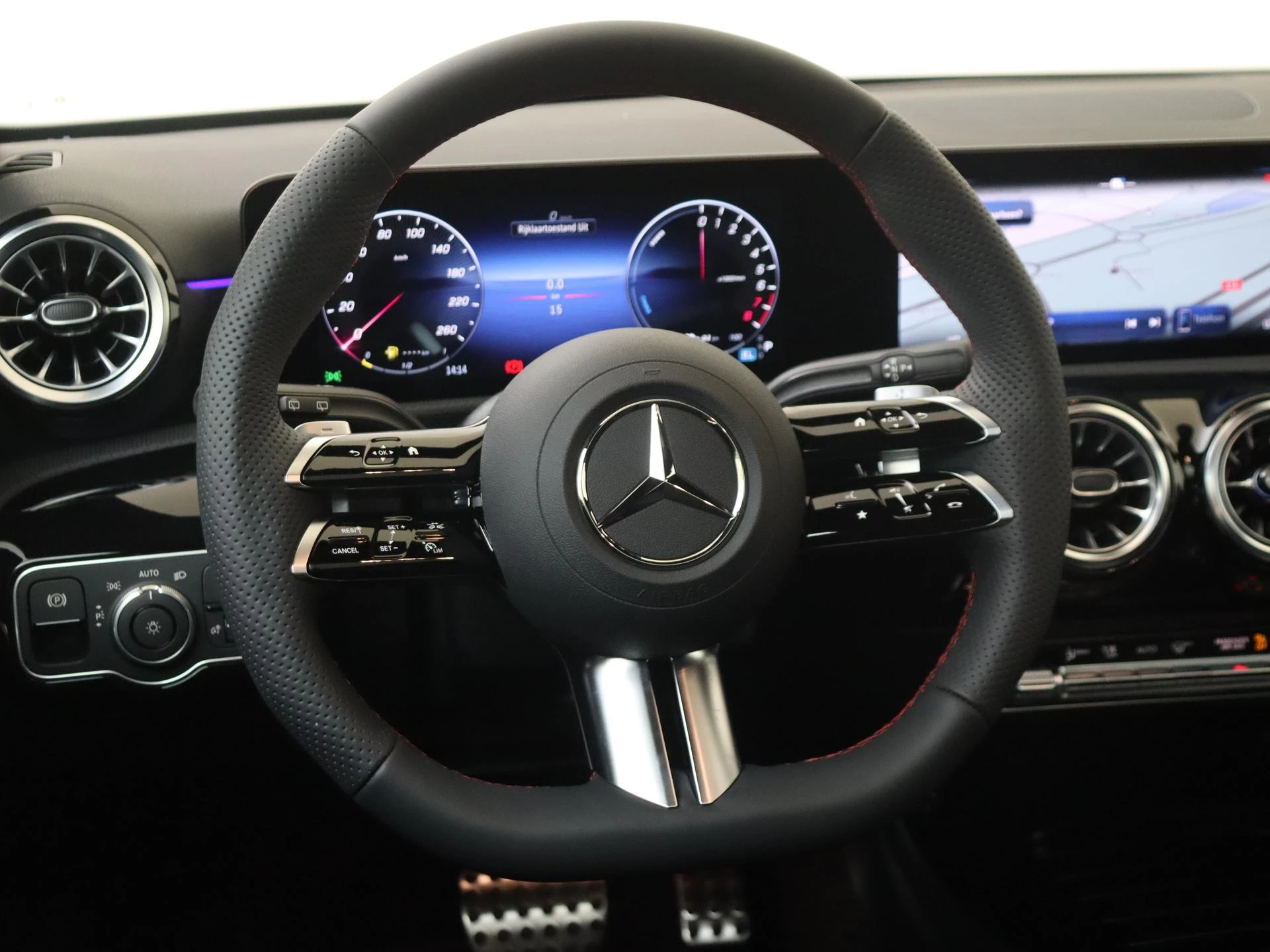 Mercedes-Benz-A-Klasse-image-14