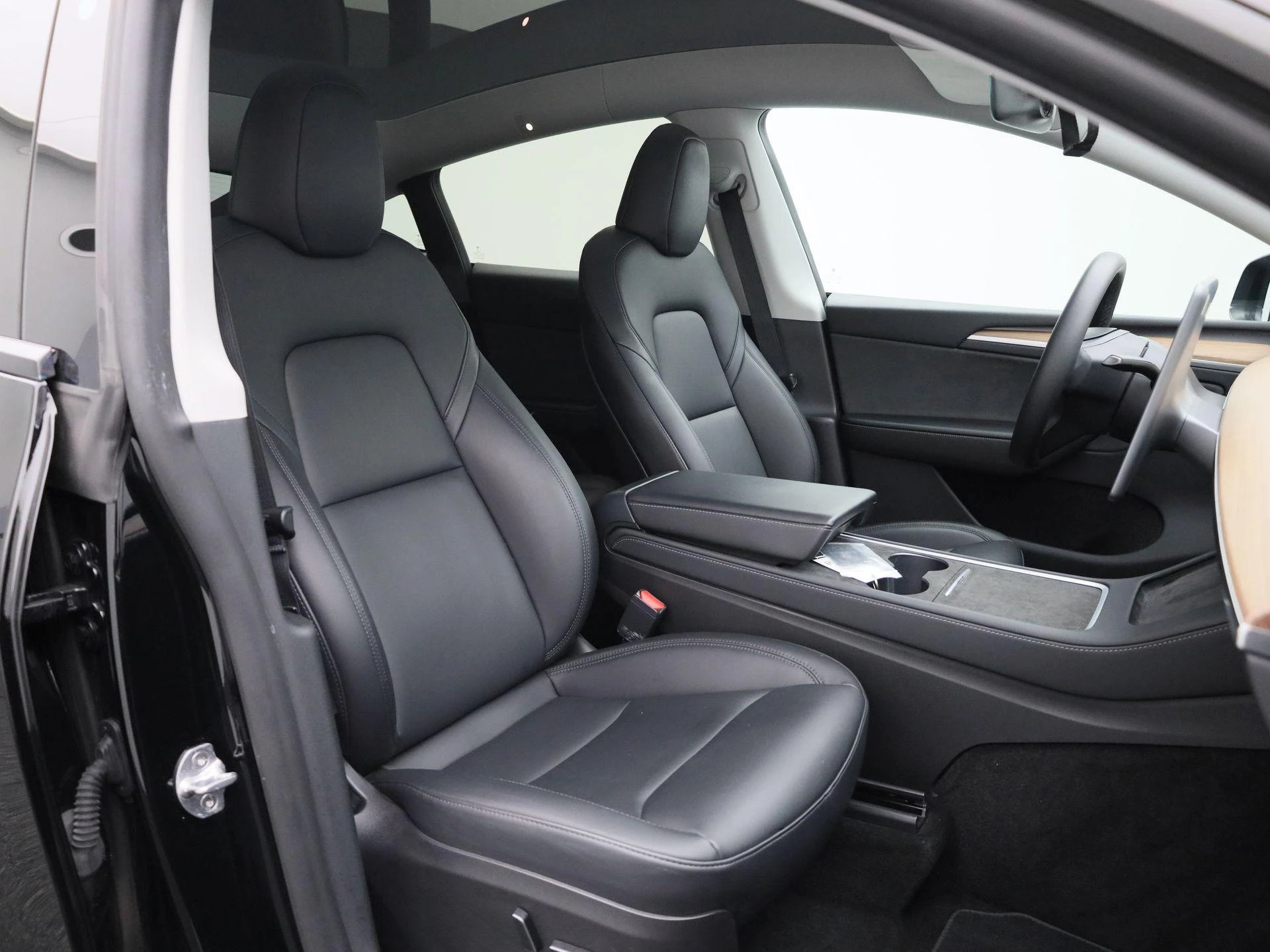 Tesla-Model Y-image-29