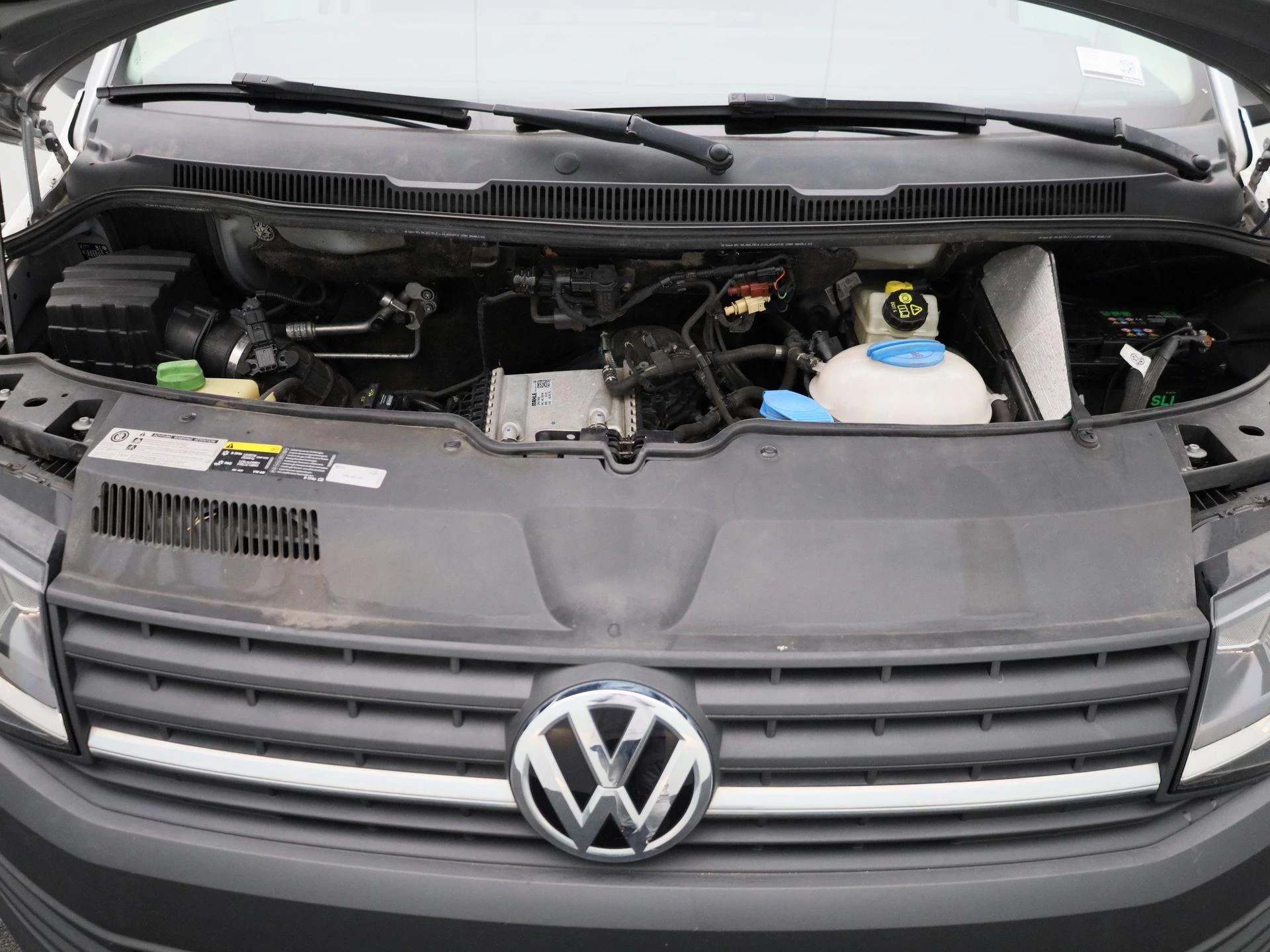 Volkswagen-Transporter-image-24