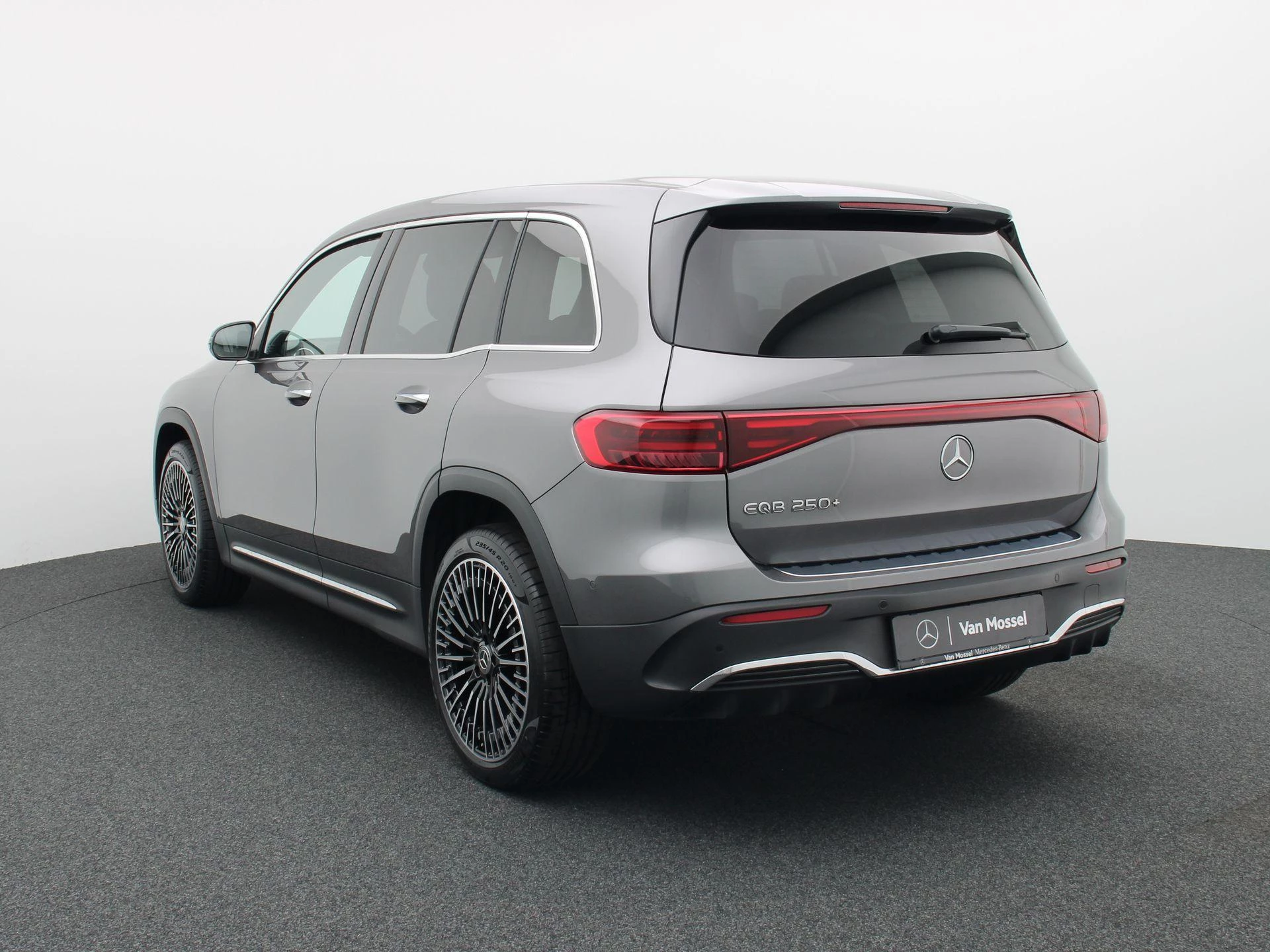 Mercedes-Benz EQB 250+ AMG LINE + HEAD UP + BURMESTER + CARPLAY +