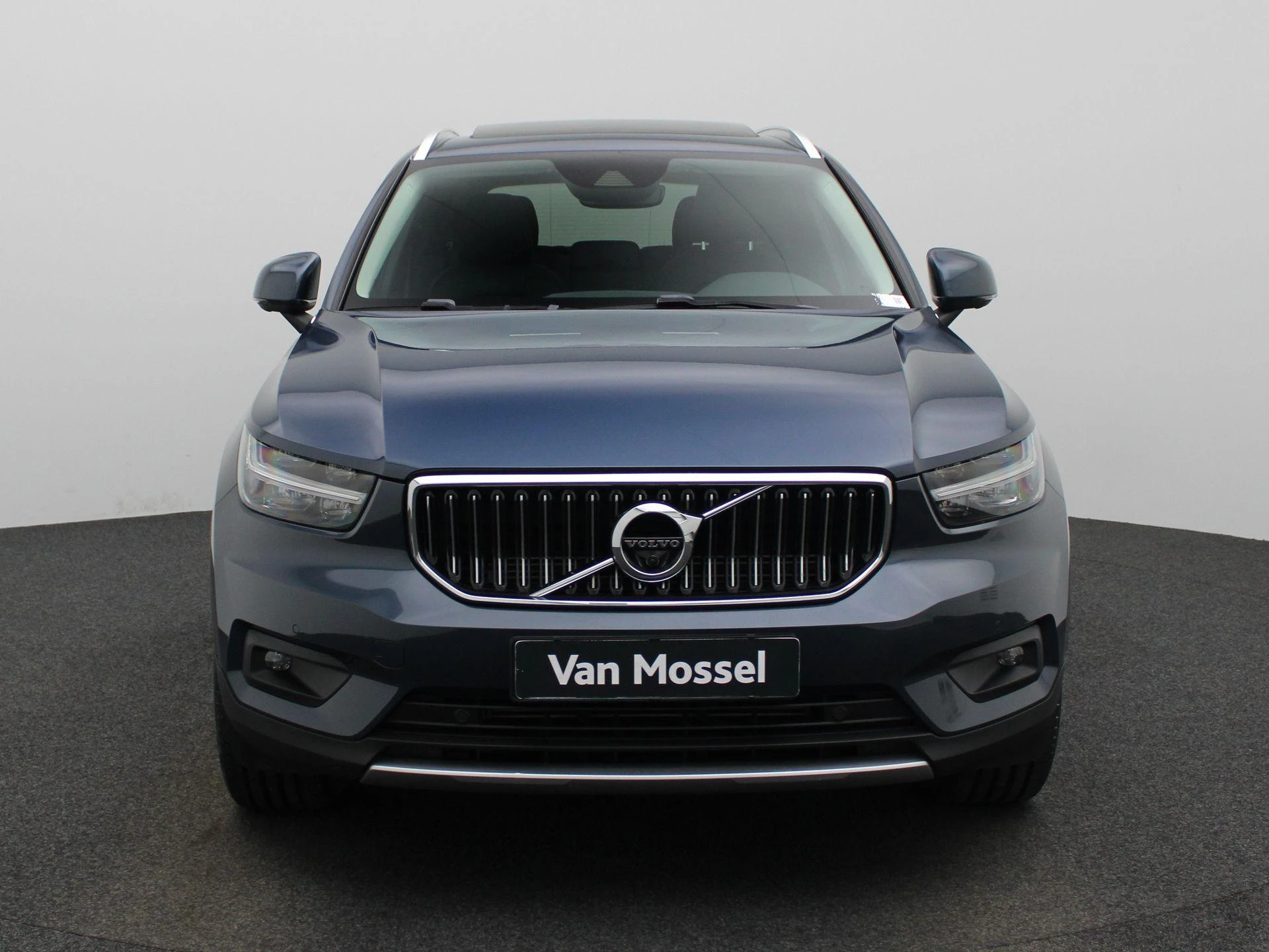 Volvo-XC40-image-2