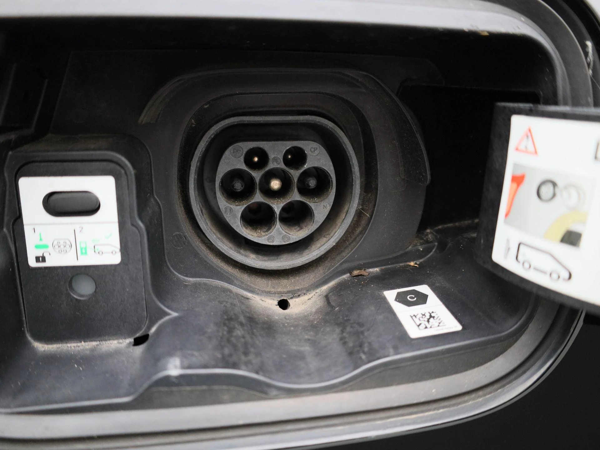 Renault-Megane E-Tech-image-40