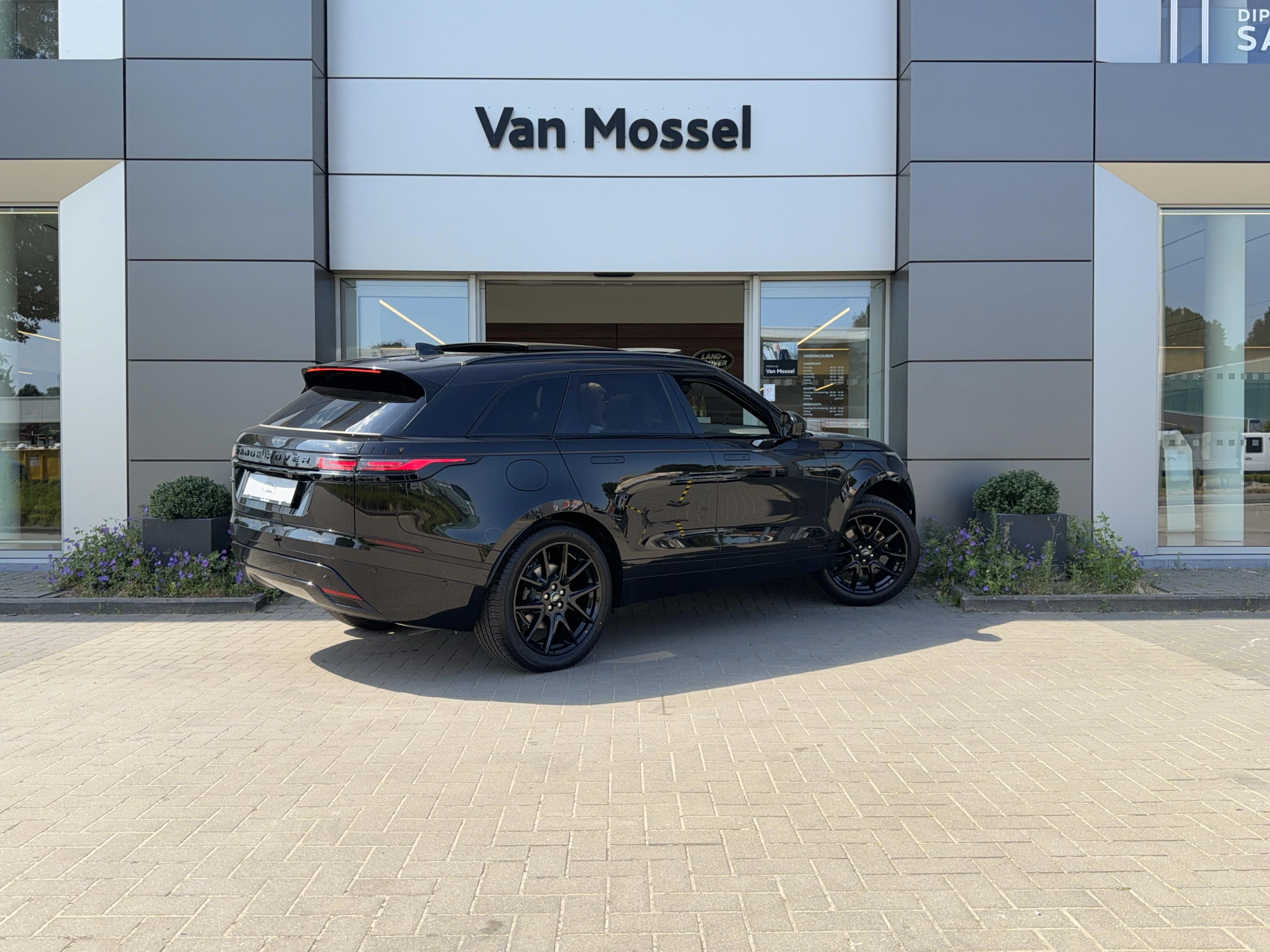 Land Rover Range Rover Velar P400e Belgravia AWD Auto. 26.75MY