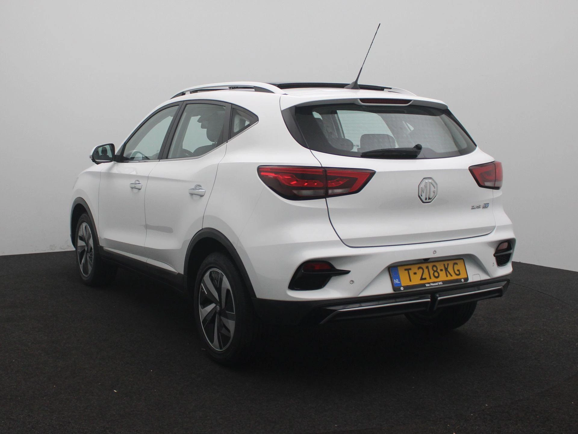 MG-ZS EV-image-2