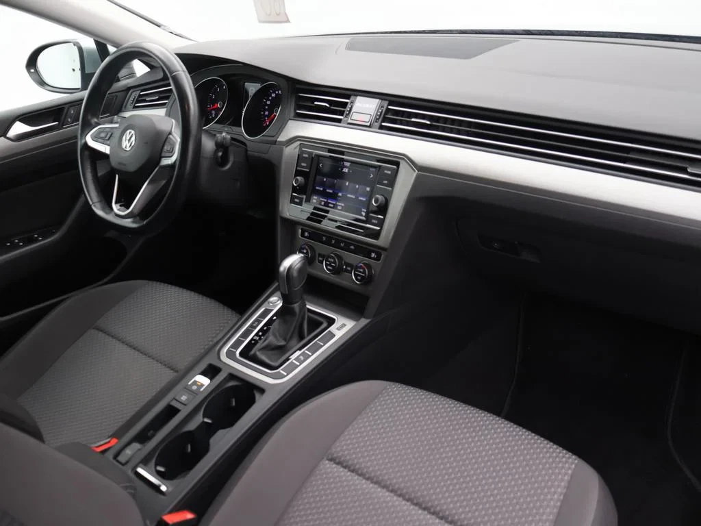 Volkswagen-Passat-image-2