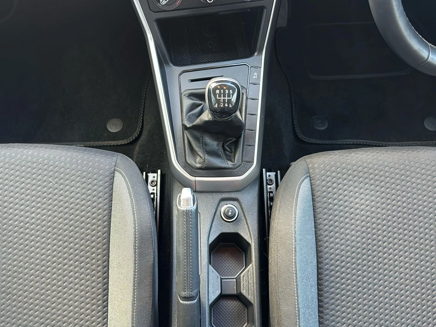 Volkswagen-Polo-image-11