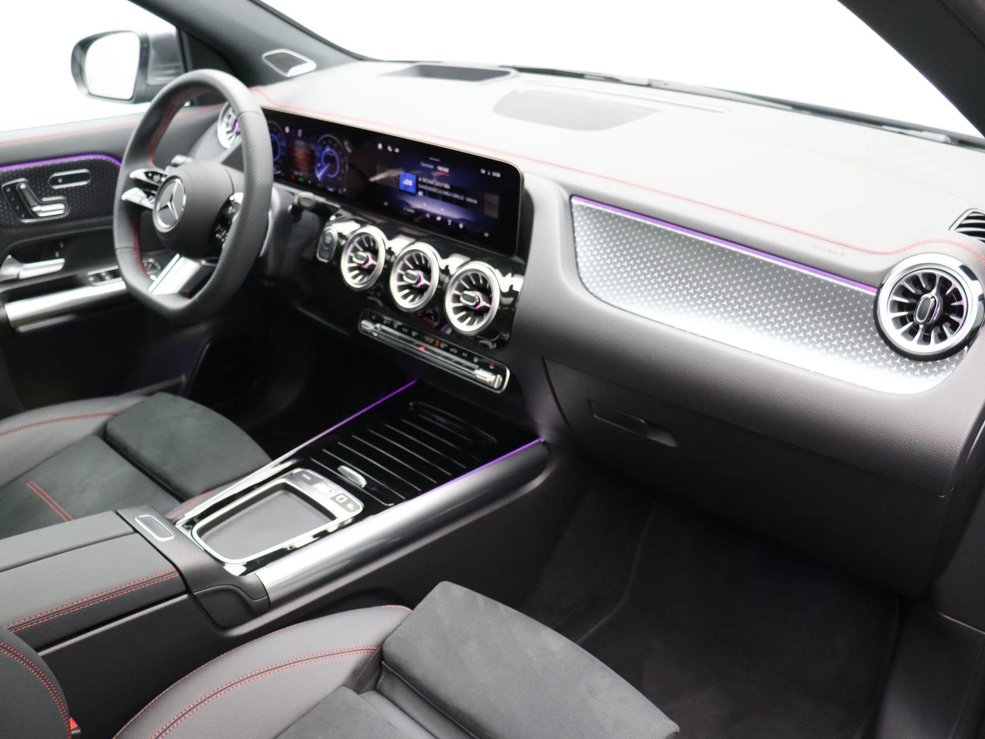 Mercedes-Benz EQA 250+ Star Edition + AMG + PANO DAK + BURMESTER + TREKHAAK + HEAD UP