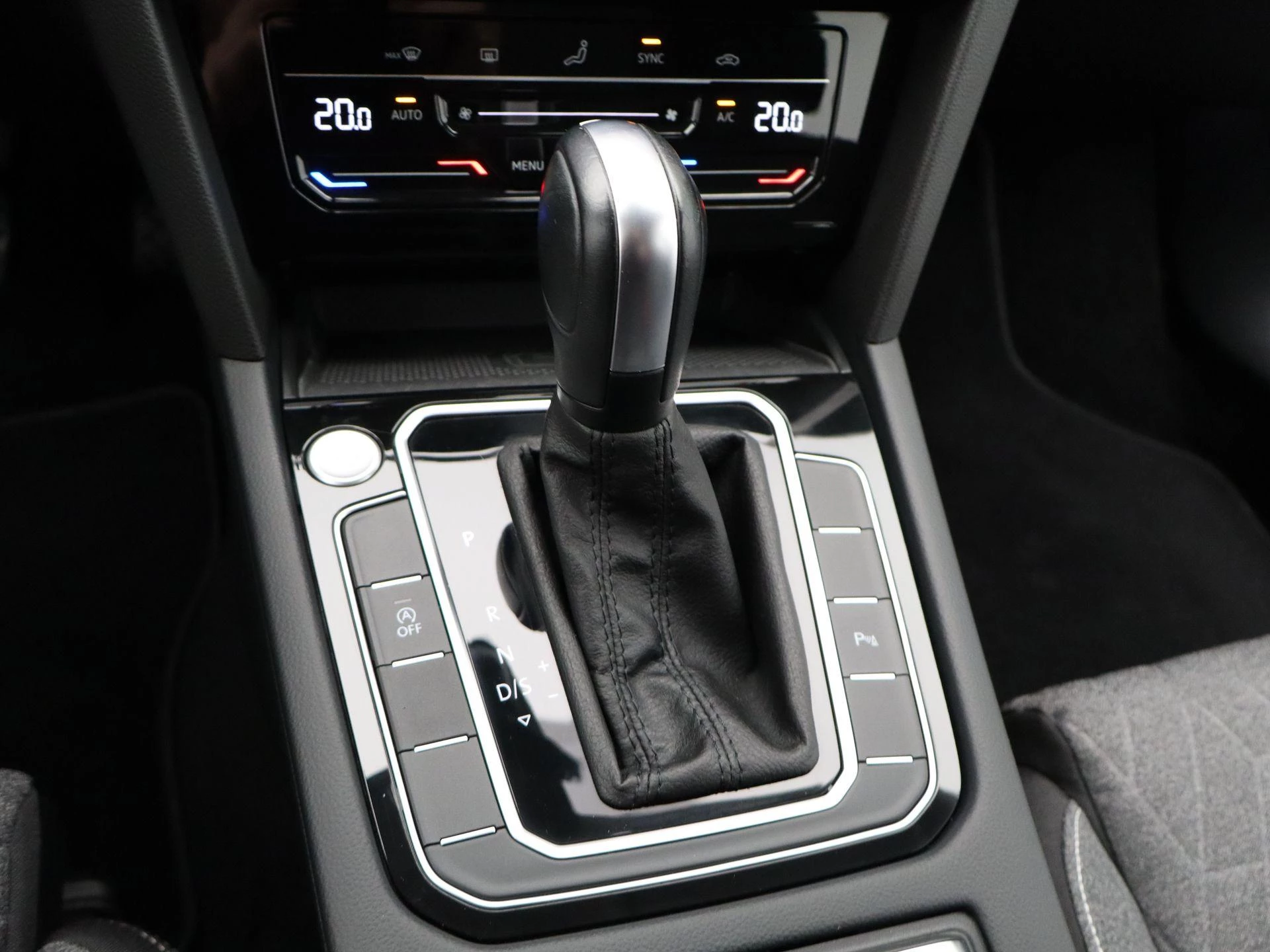 Volkswagen-Passat-image-17