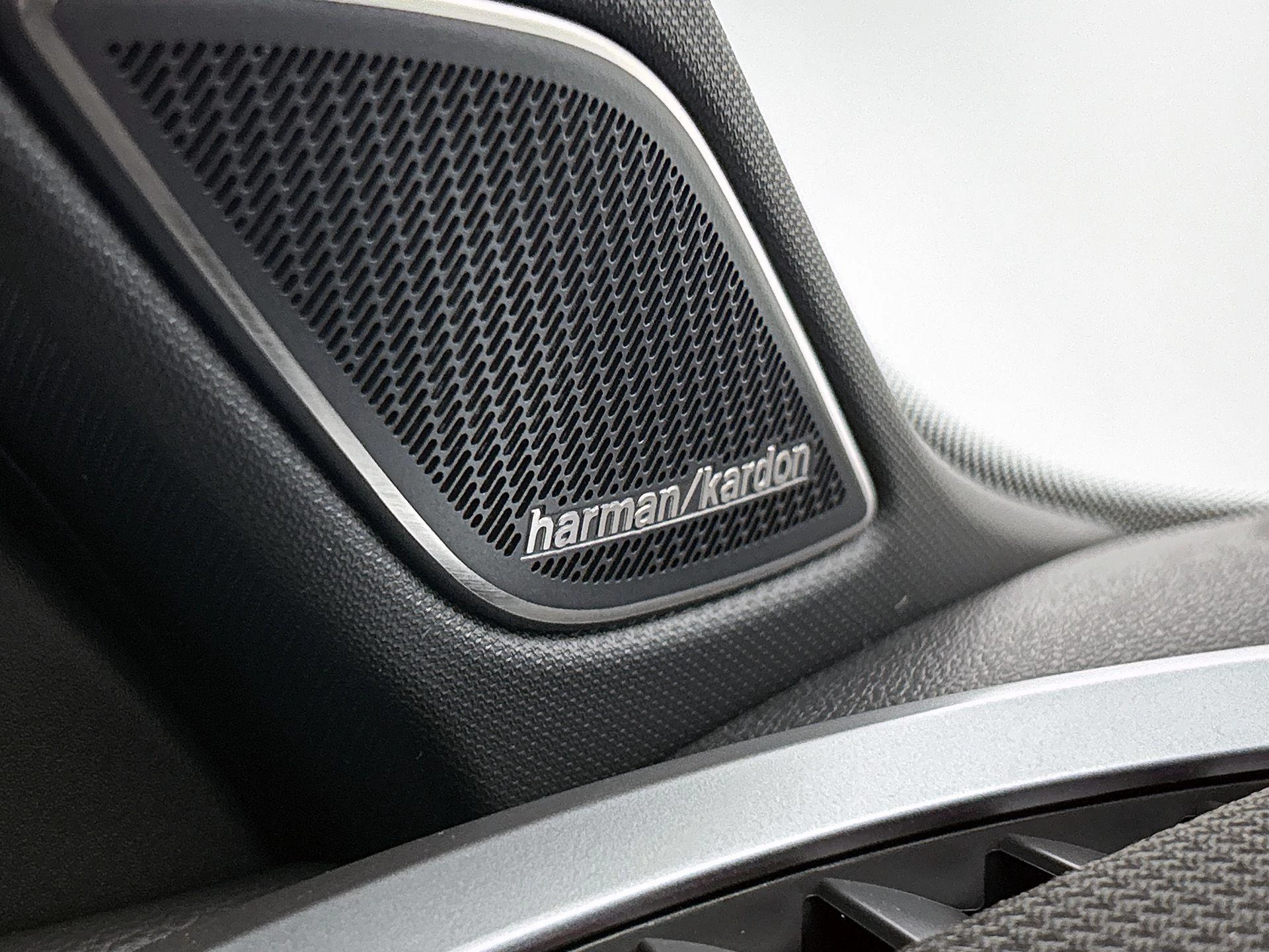 Volkswagen-T-Roc-image-12