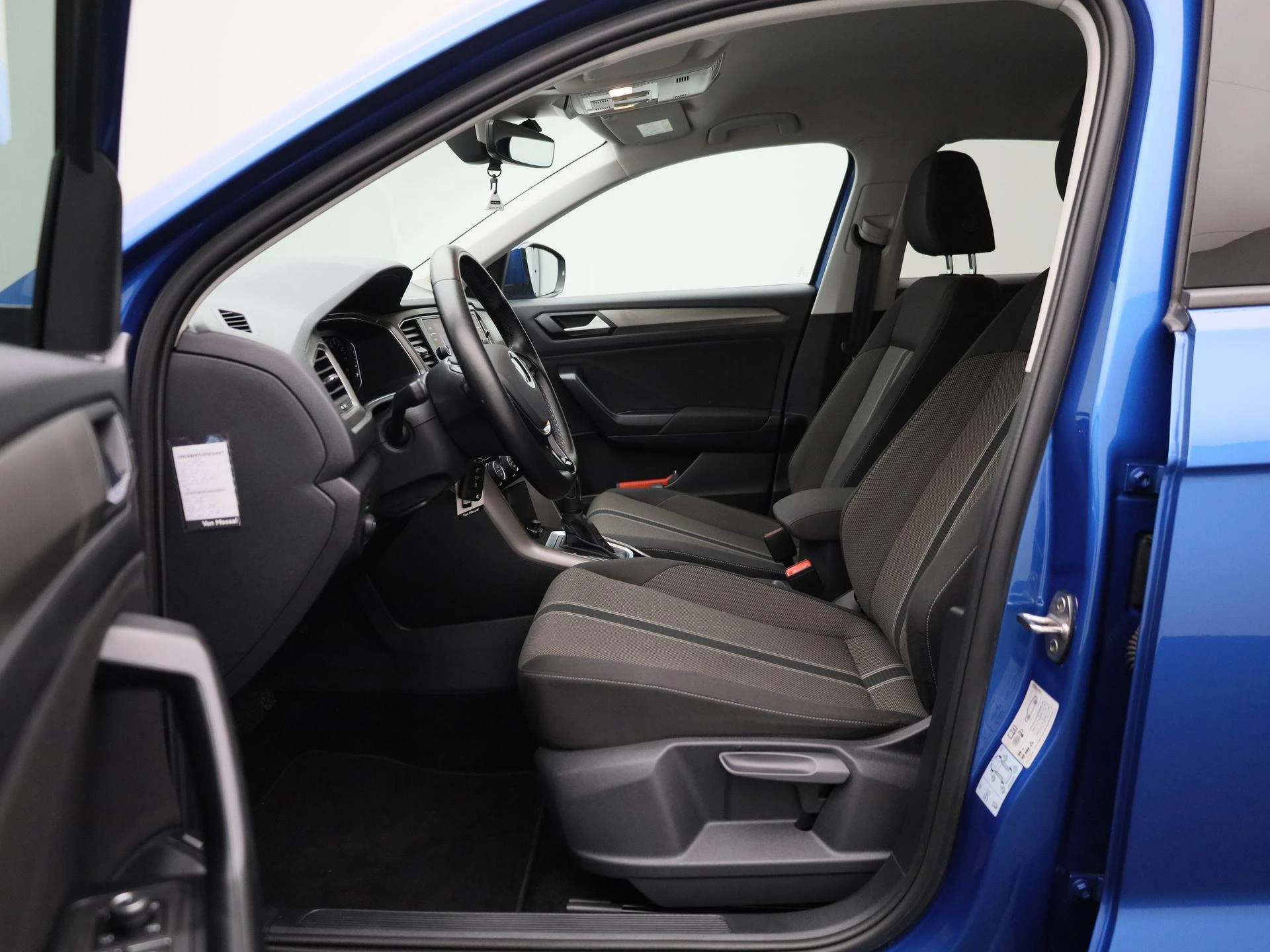 Volkswagen-T-Roc-image-10