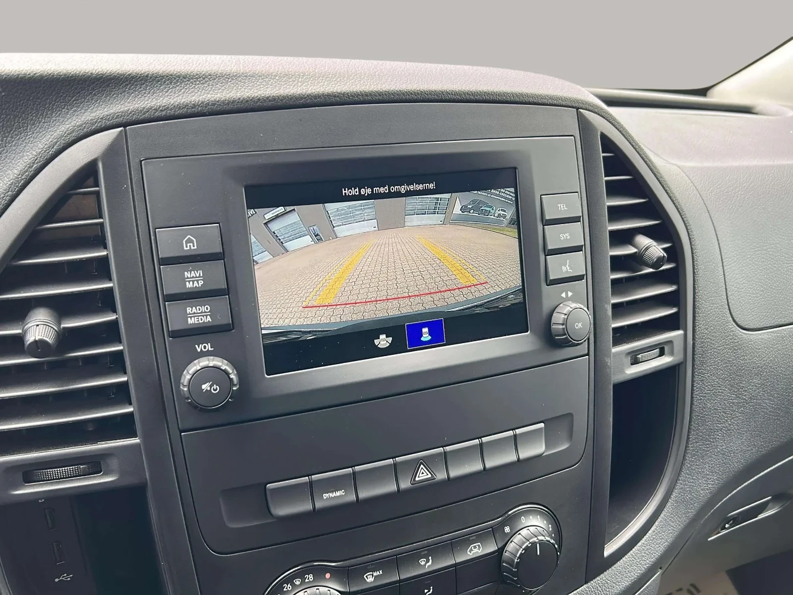 Mercedes-Benz-eVito-image-12